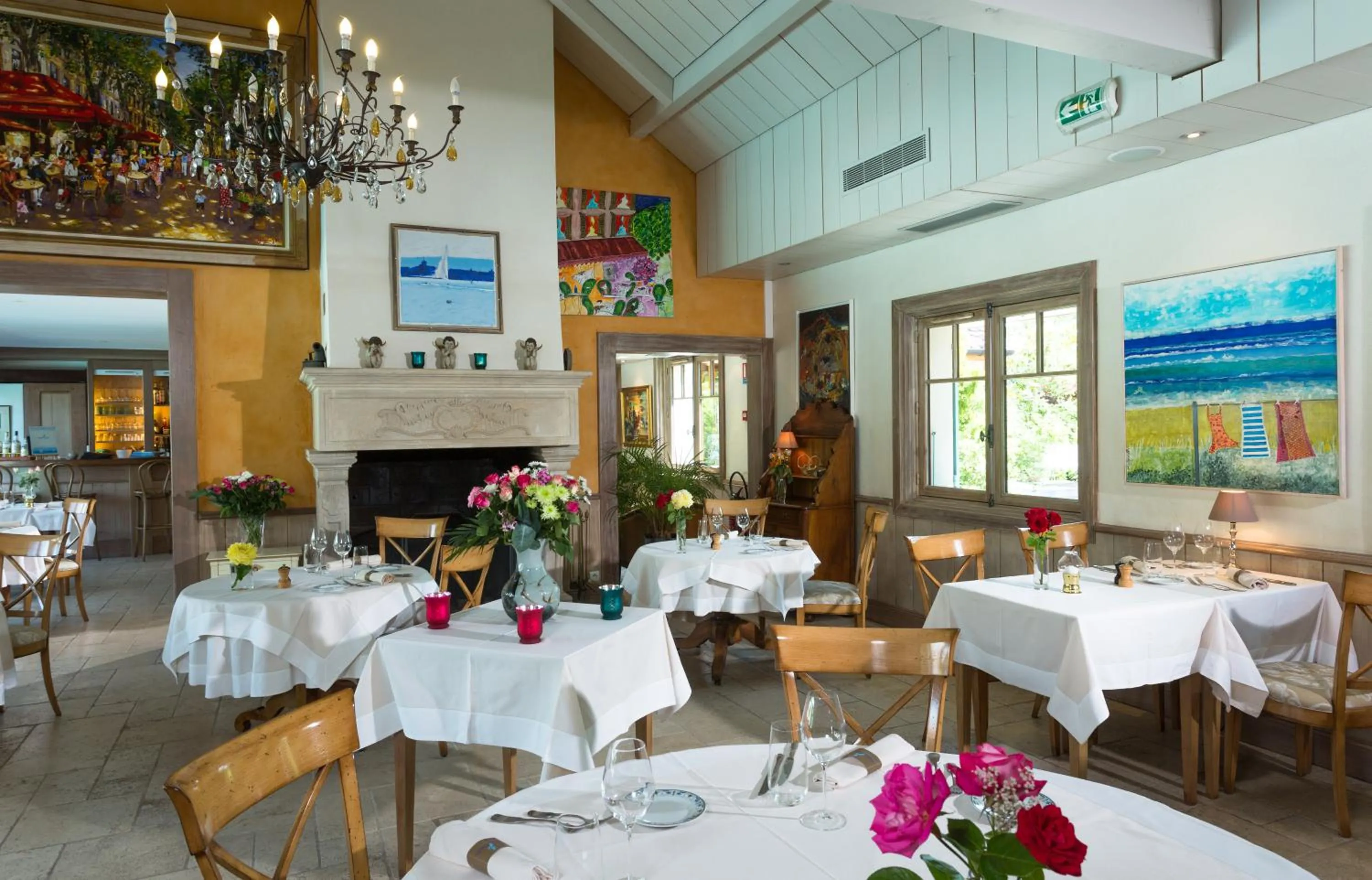 Restaurant/places to eat in Villa Cécile