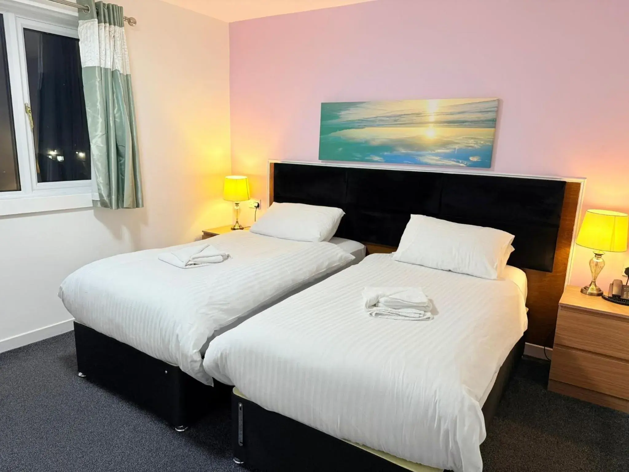 Bedroom, Bed in County Hotel Bedroom, Bed in County Hotel