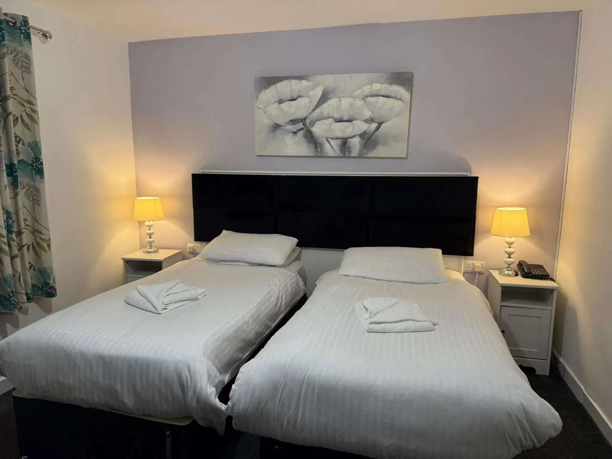 Bedroom, Bed in County Hotel Bedroom, Bed in County Hotel