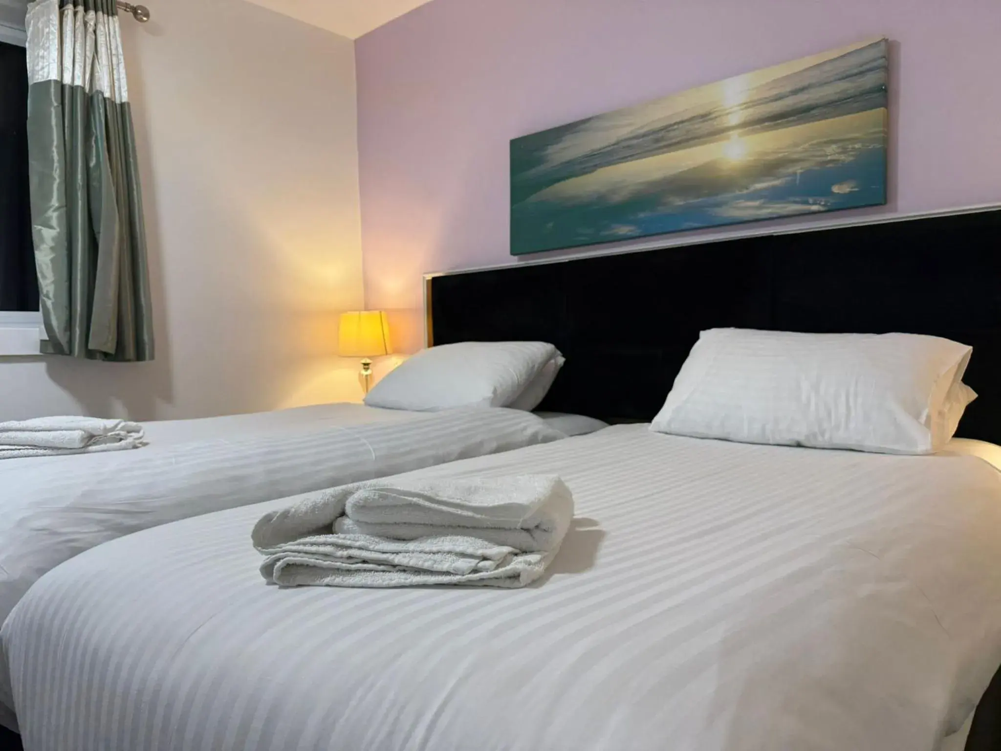 Bedroom, Bed in County Hotel Bedroom, Bed in County Hotel