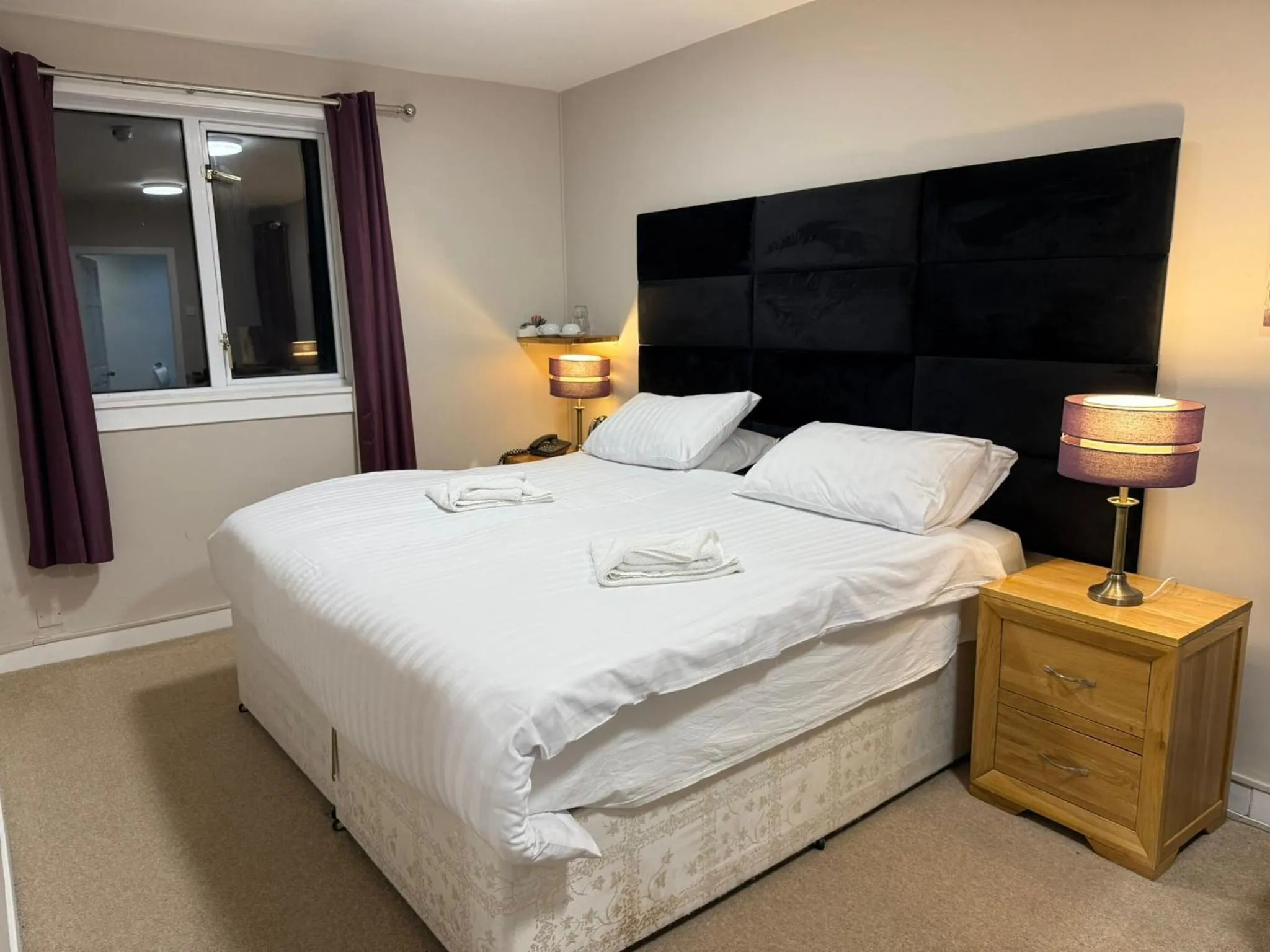 Bedroom, Bed in County Hotel