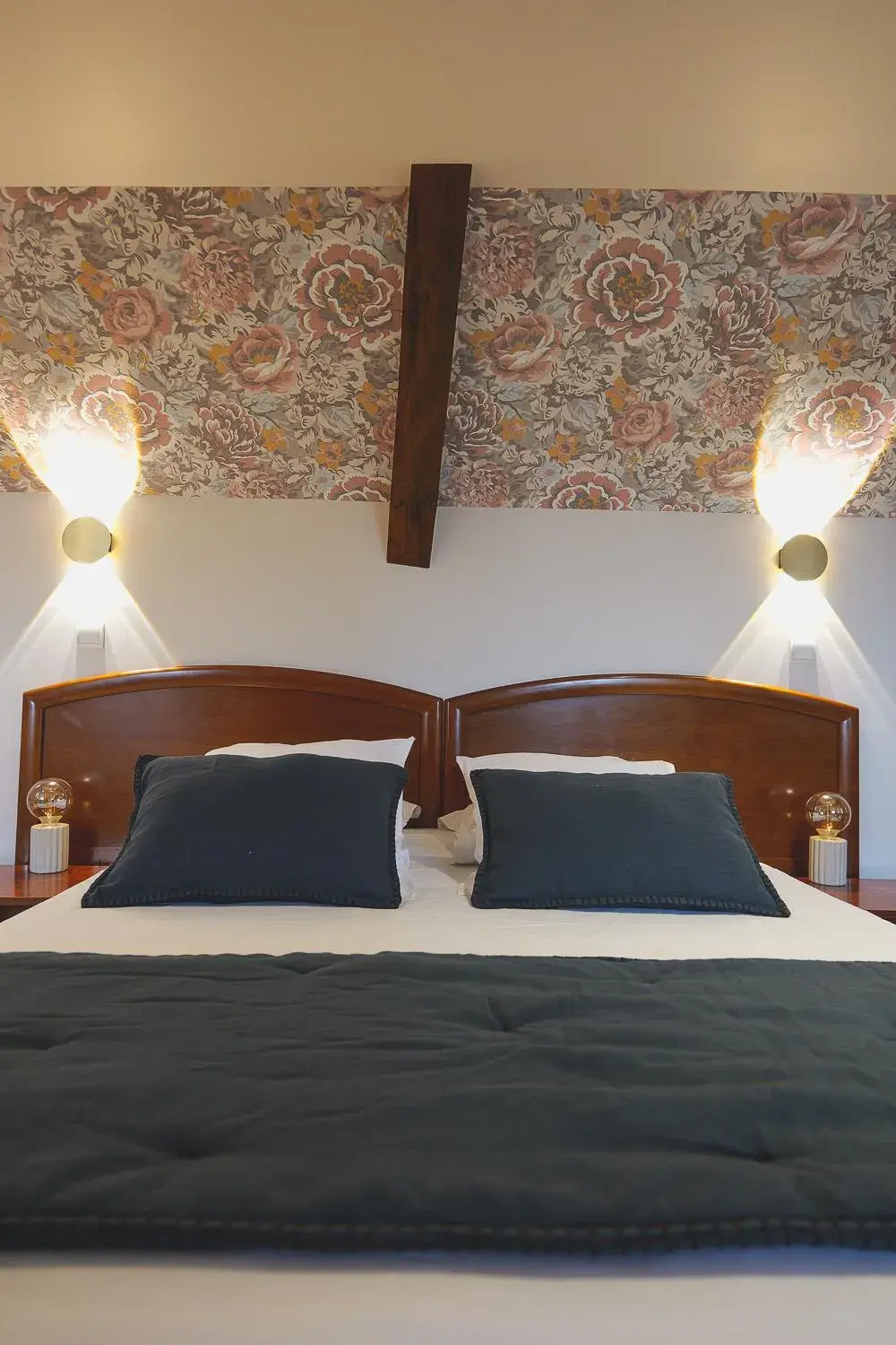 Bedroom, Bed in Auberge Du Cheval Blanc - Teritoria Bedroom, Bed in Auberge Du Cheval Blanc - Teritoria