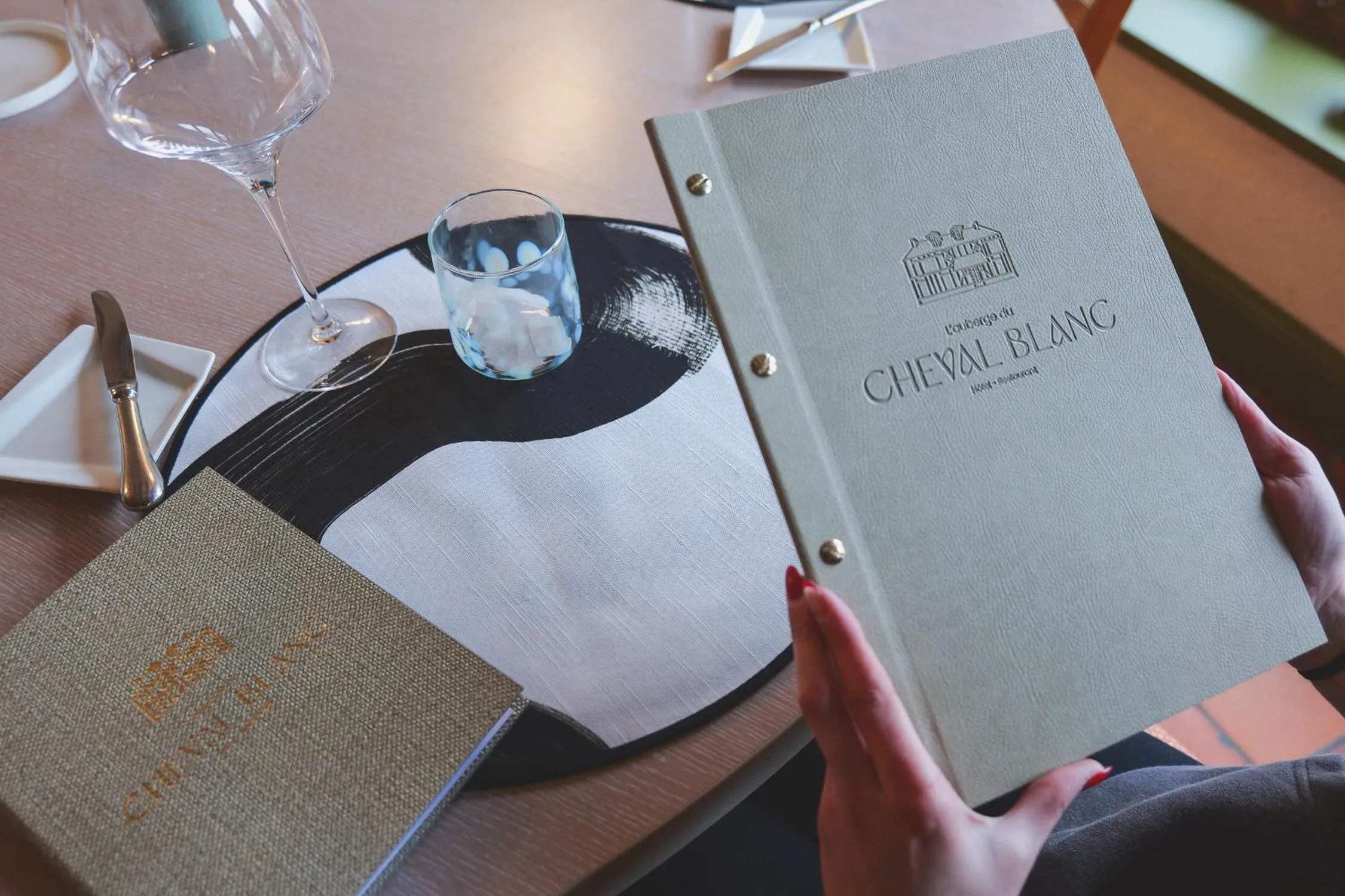 Restaurant/places to eat in Auberge Du Cheval Blanc - Teritoria