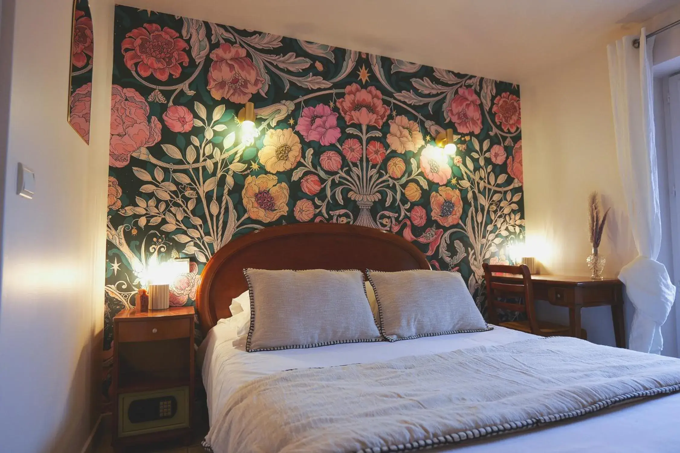 Bedroom, Bed in Auberge Du Cheval Blanc - Teritoria Bedroom, Bed in Auberge Du Cheval Blanc - Teritoria