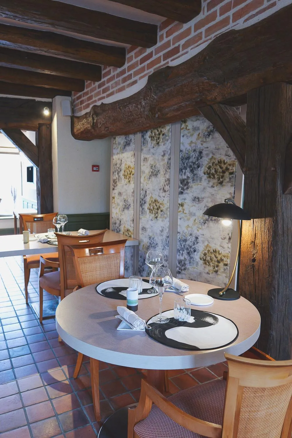 Restaurant/places to eat in Auberge Du Cheval Blanc - Teritoria