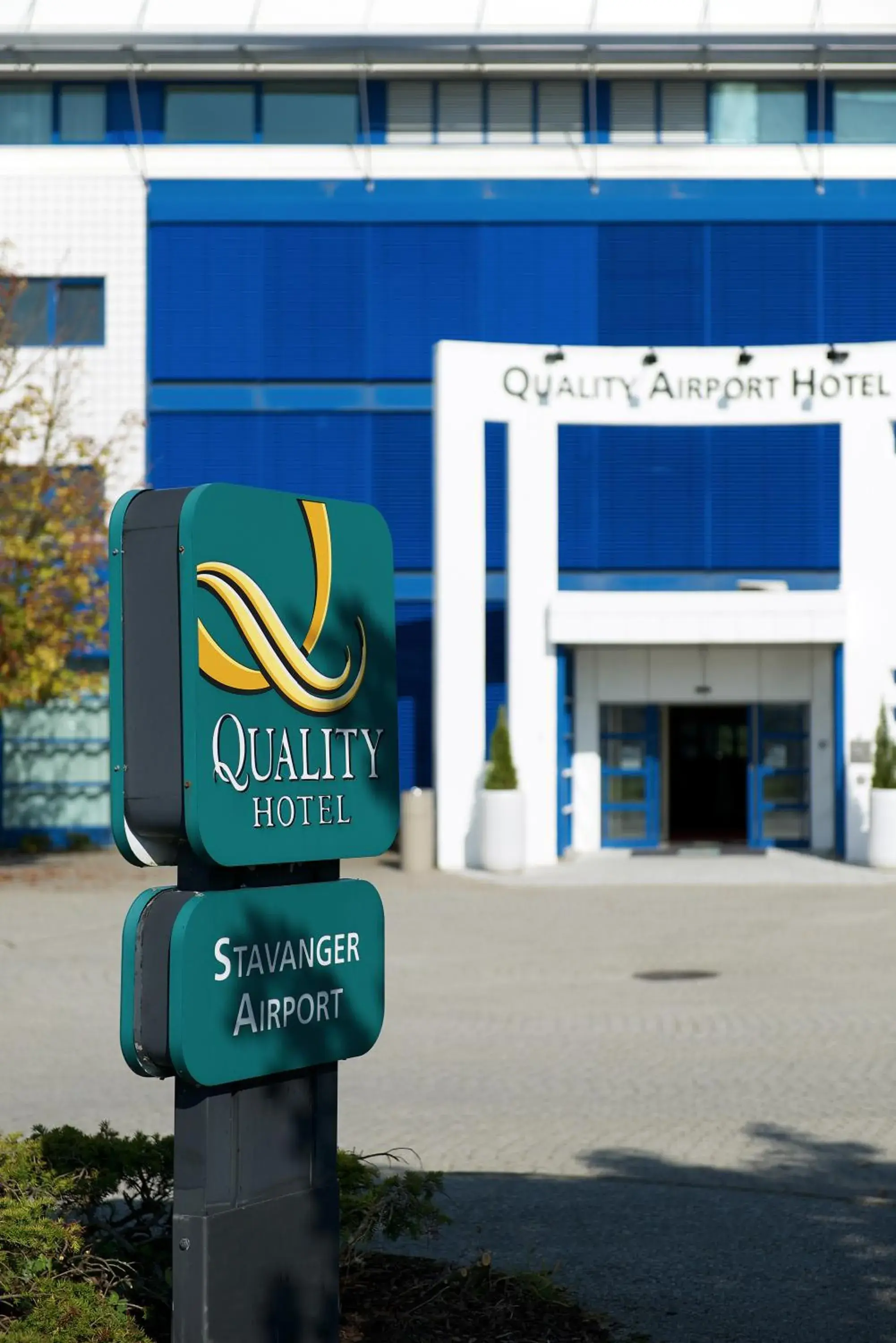 Facade/entrance in Quality Airport Hotel Stavanger Facade/entrance in Quality Airport Hotel Stavanger
