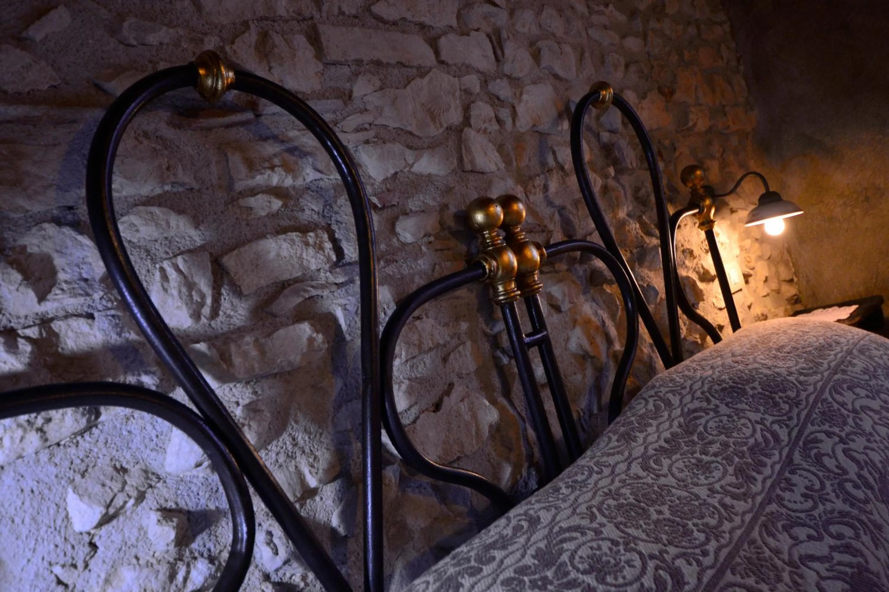 Bed in Robur Marsorum Albergo Diffuso