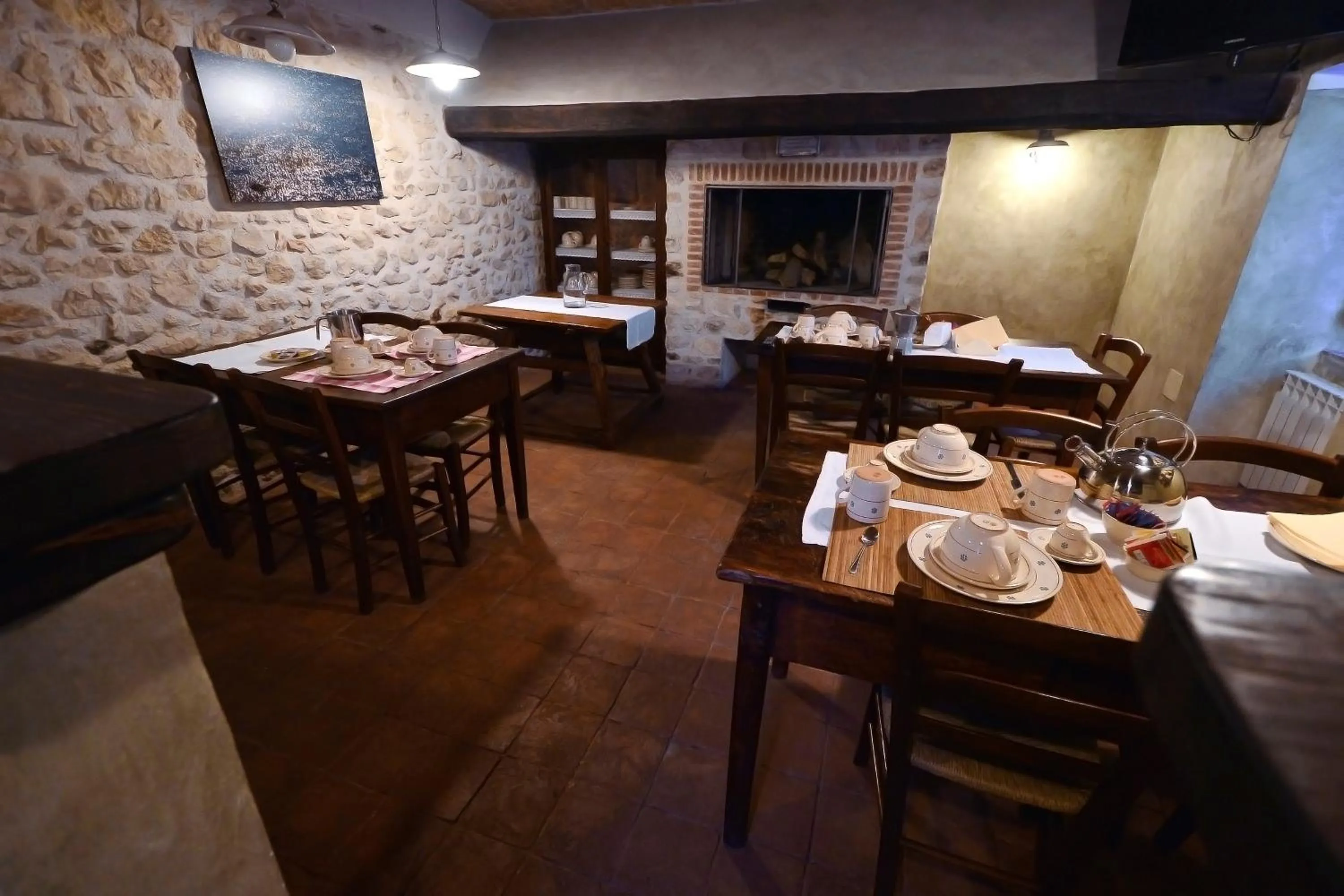 Communal lounge/ TV room in Robur Marsorum Albergo Diffuso