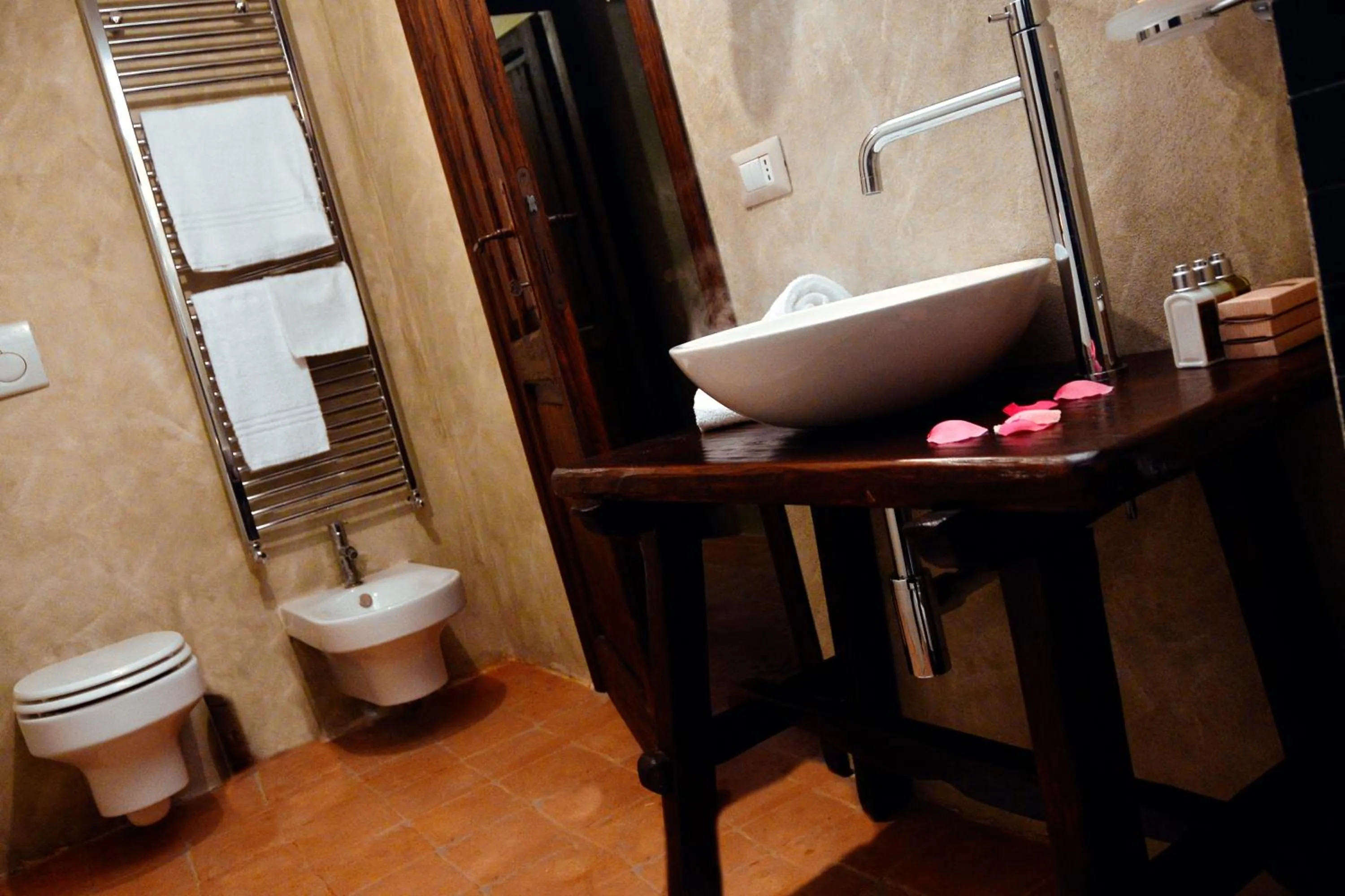 Bathroom in Robur Marsorum Albergo Diffuso