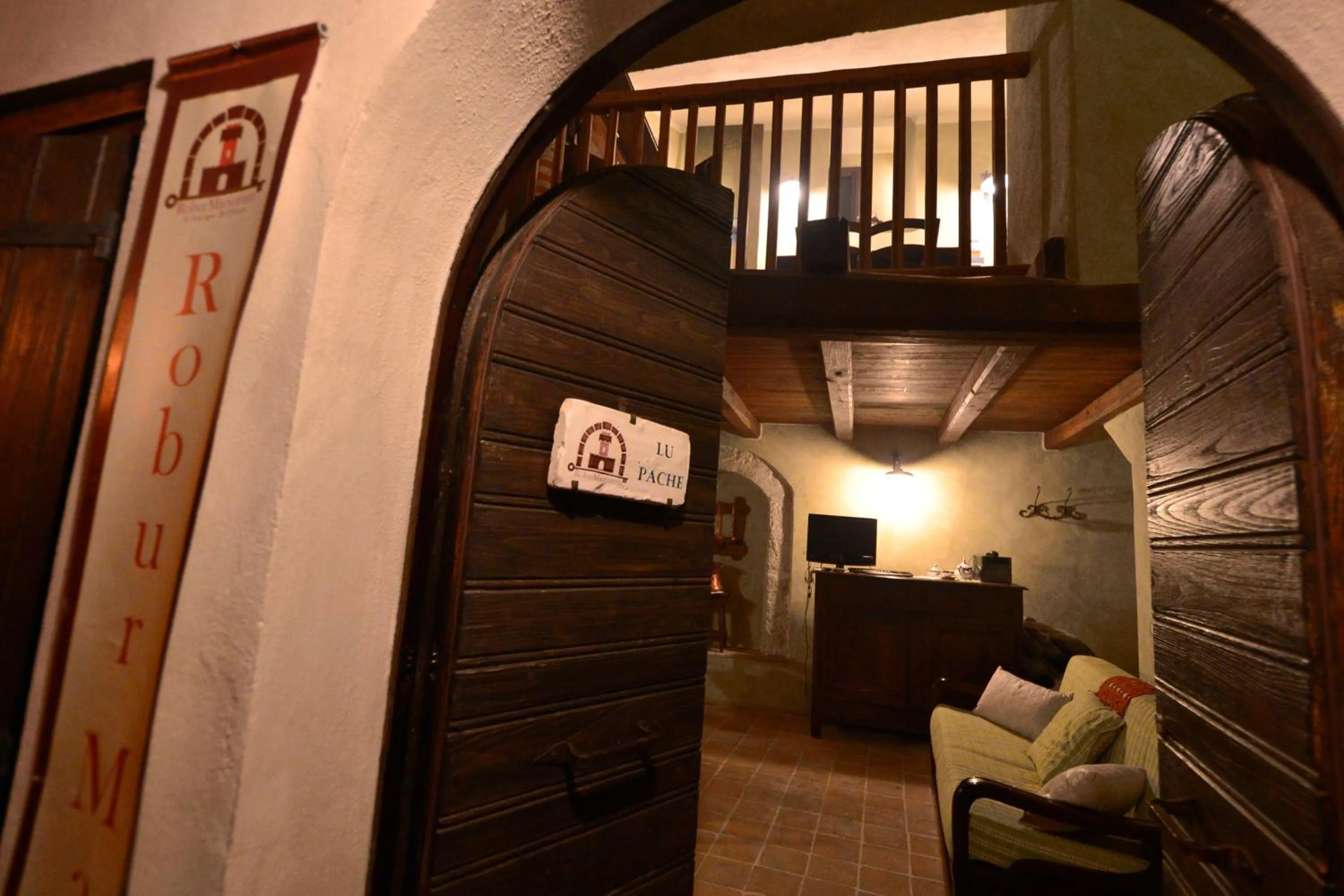 Decorative detail in Robur Marsorum Albergo Diffuso