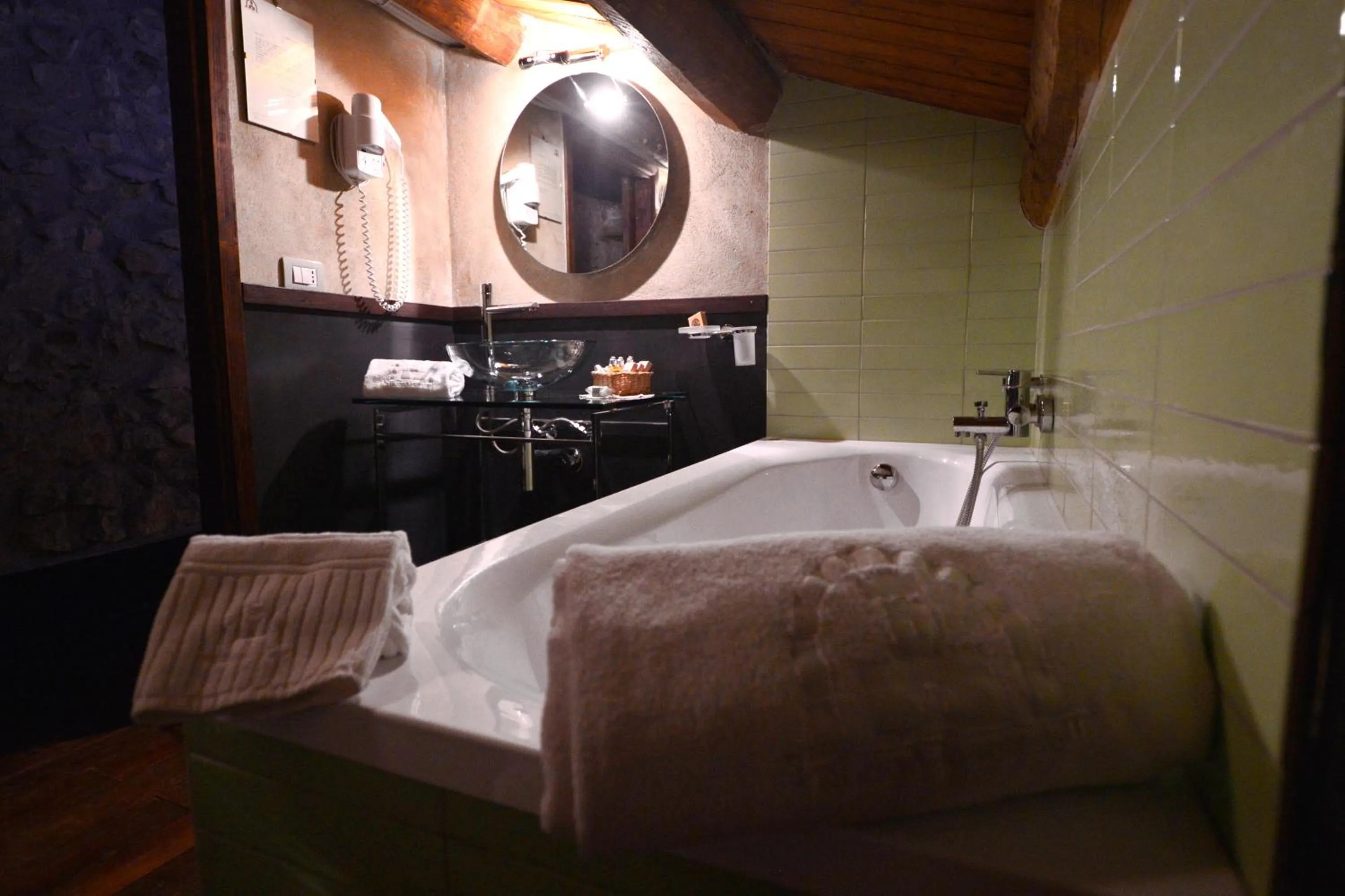 Bathroom in Robur Marsorum Albergo Diffuso