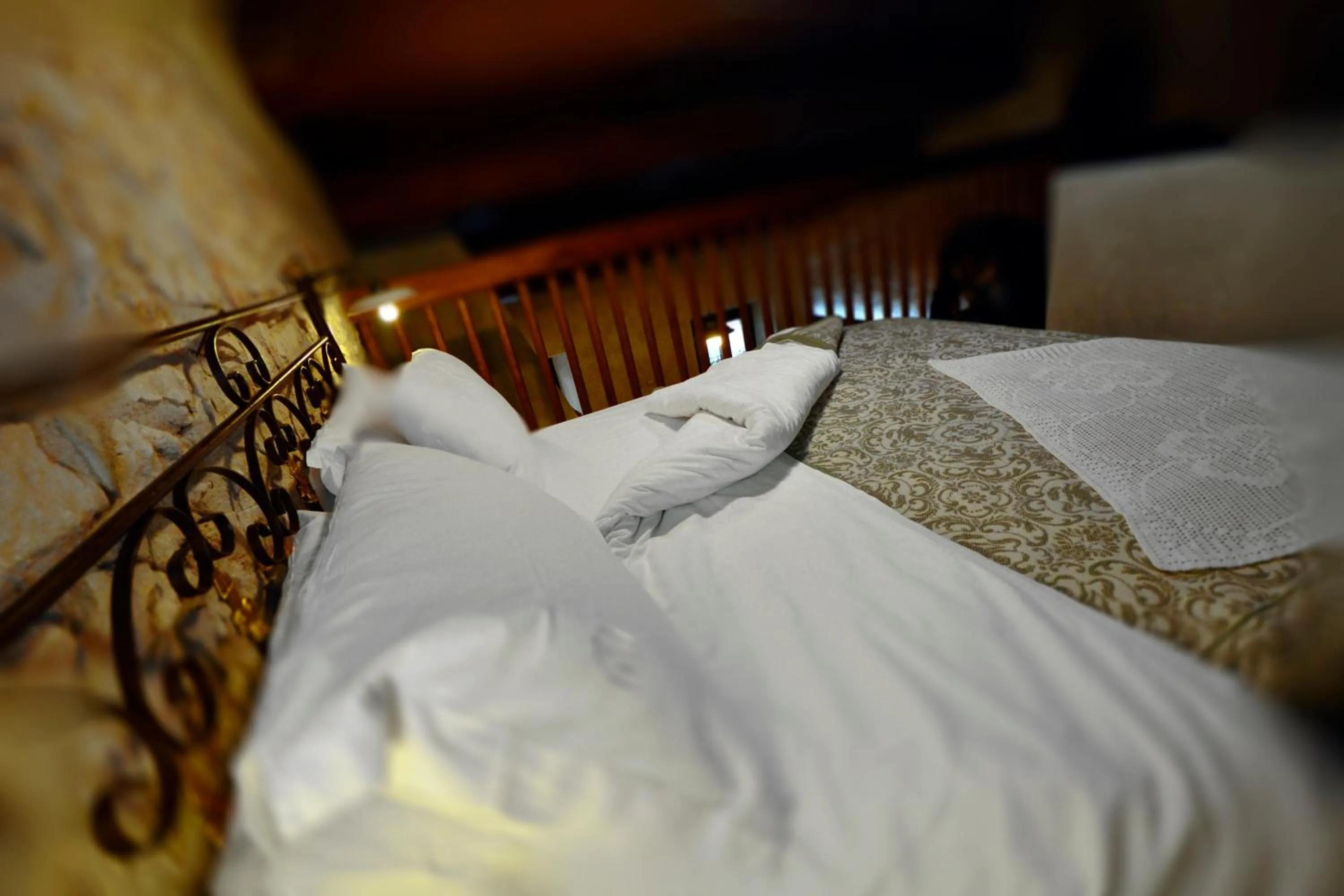 Bed in Robur Marsorum Albergo Diffuso