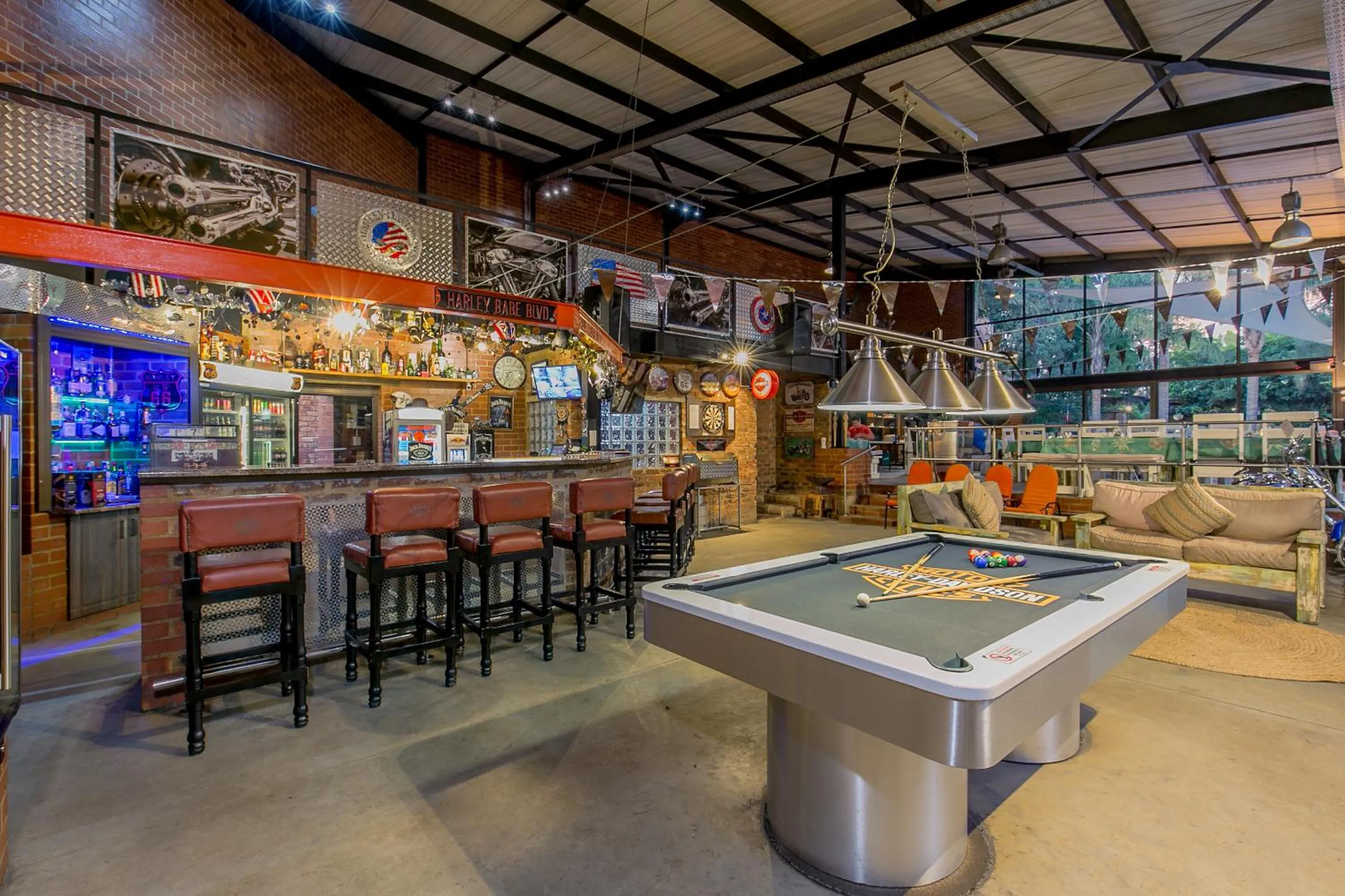 Lounge or bar in Sunrock Guesthouse