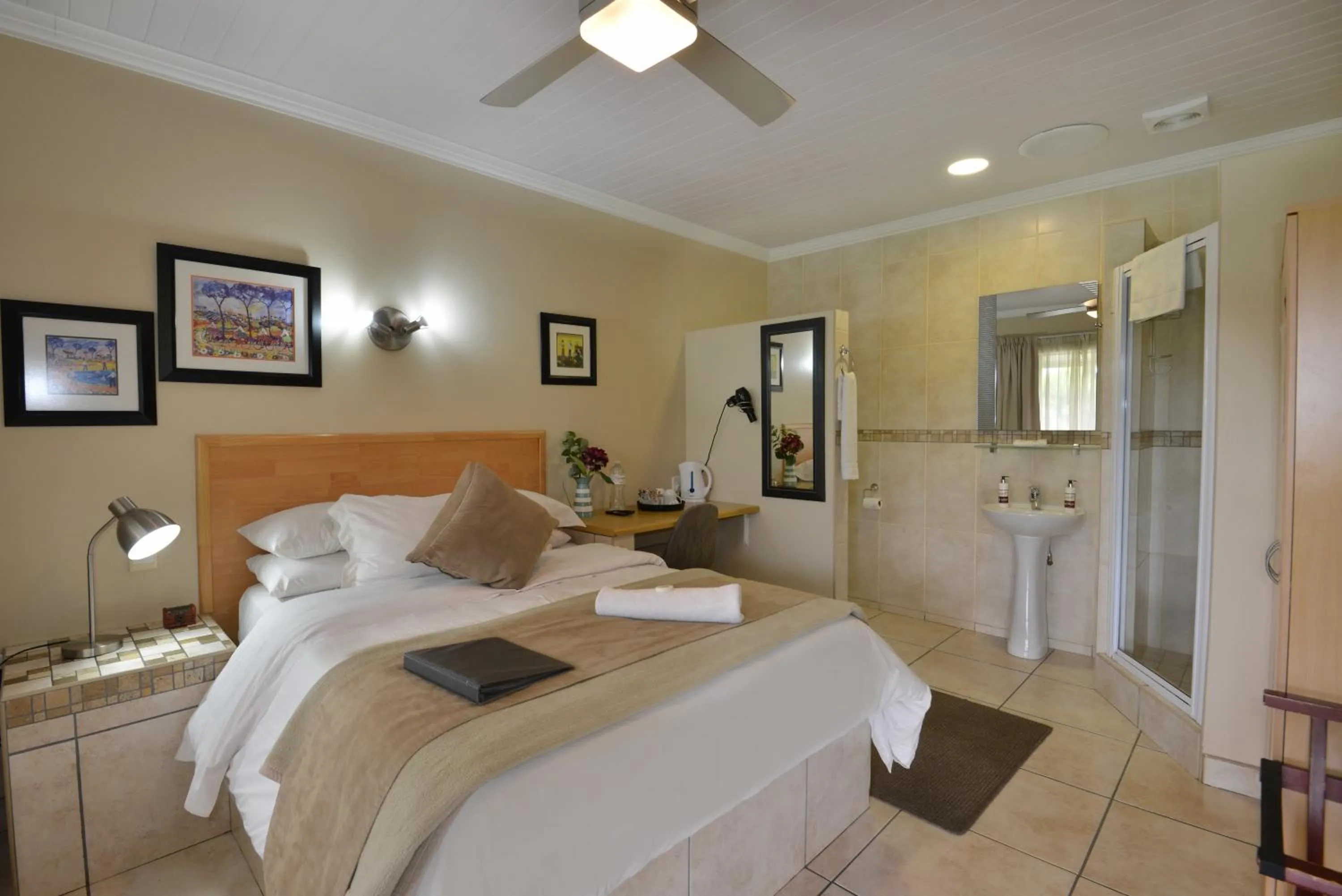 Bedroom, Bed in Sunrock Guesthouse