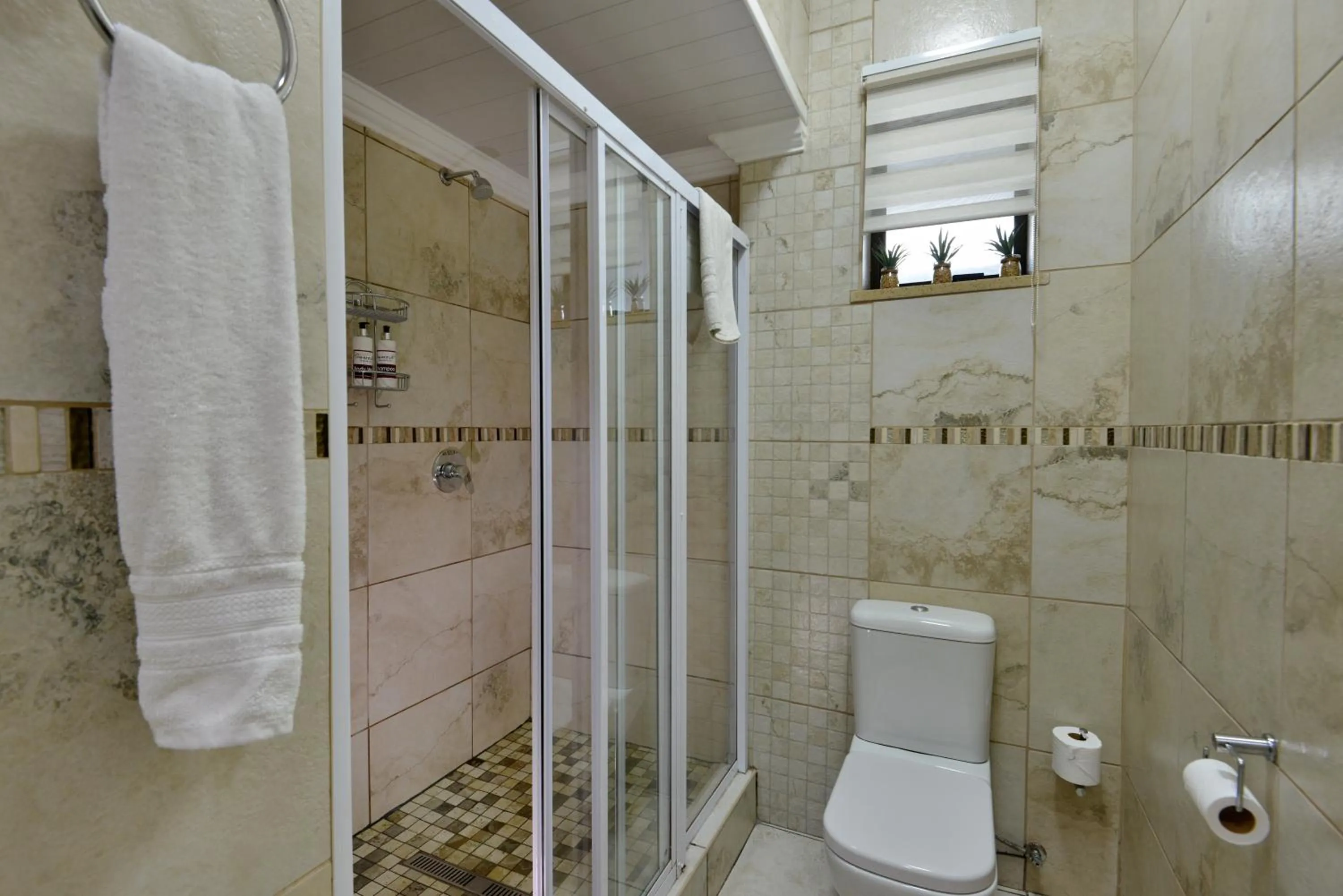 Shower in Sunrock Guesthouse