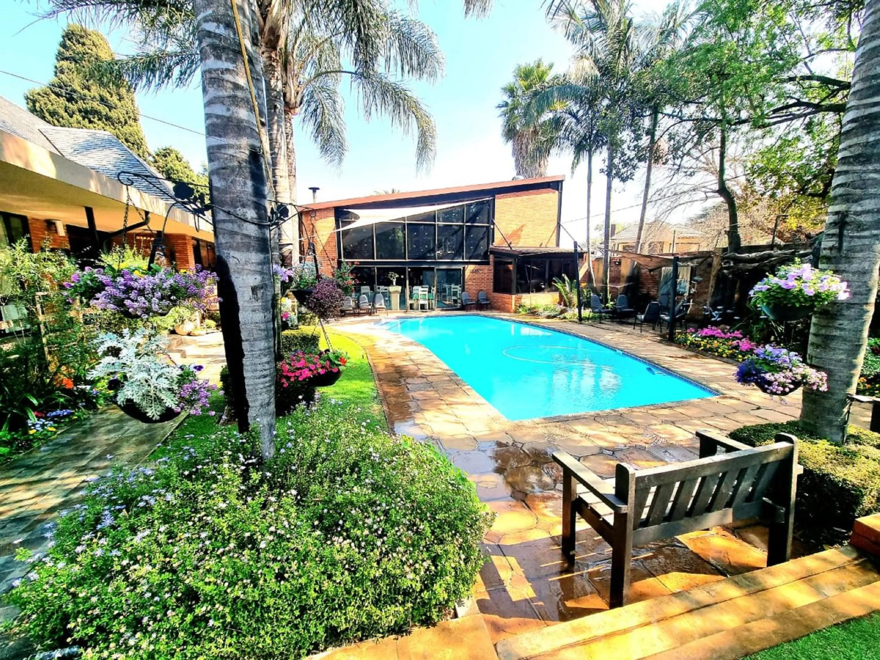 Swimming pool in Sunrock Guesthouse