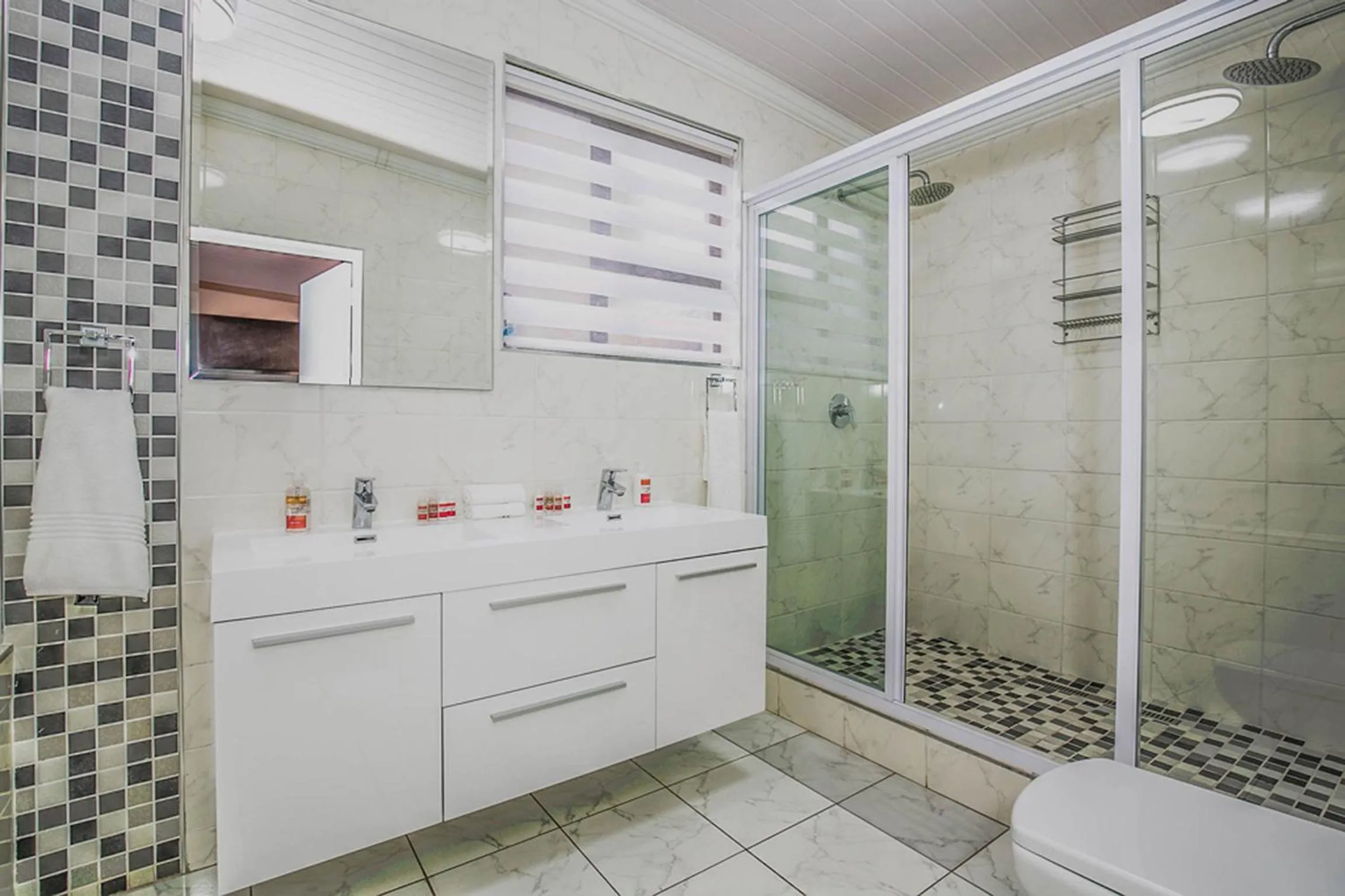 Bathroom in Sunrock Guesthouse