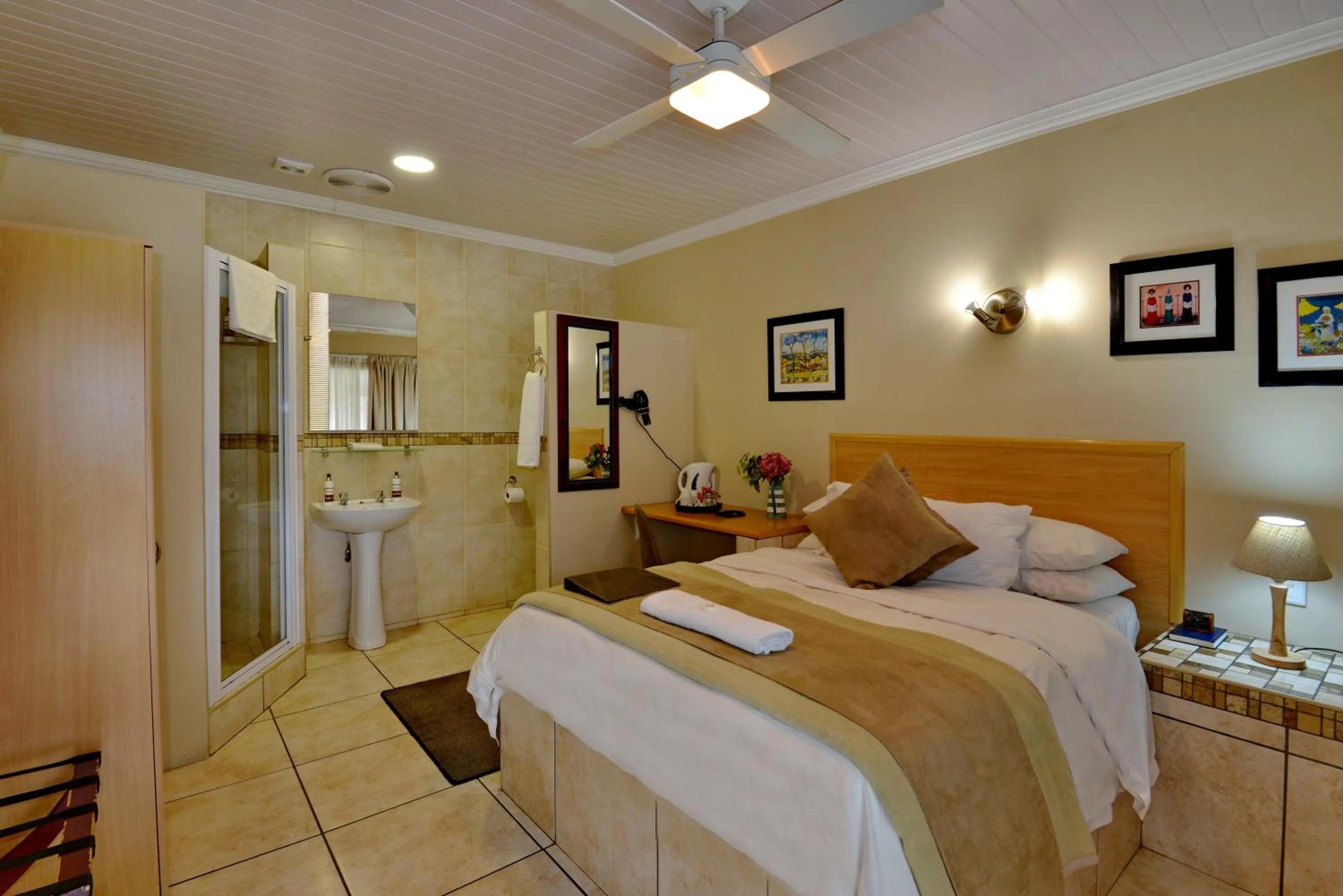 Bedroom, Bed in Sunrock Guesthouse