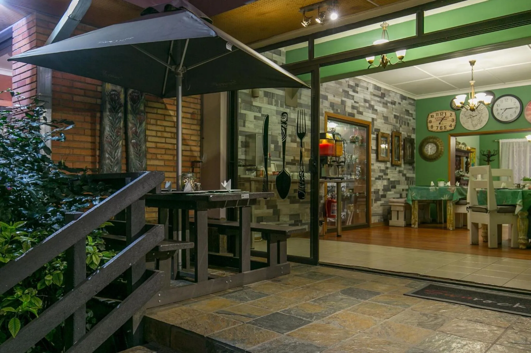 Restaurant/places to eat in Sunrock Guesthouse