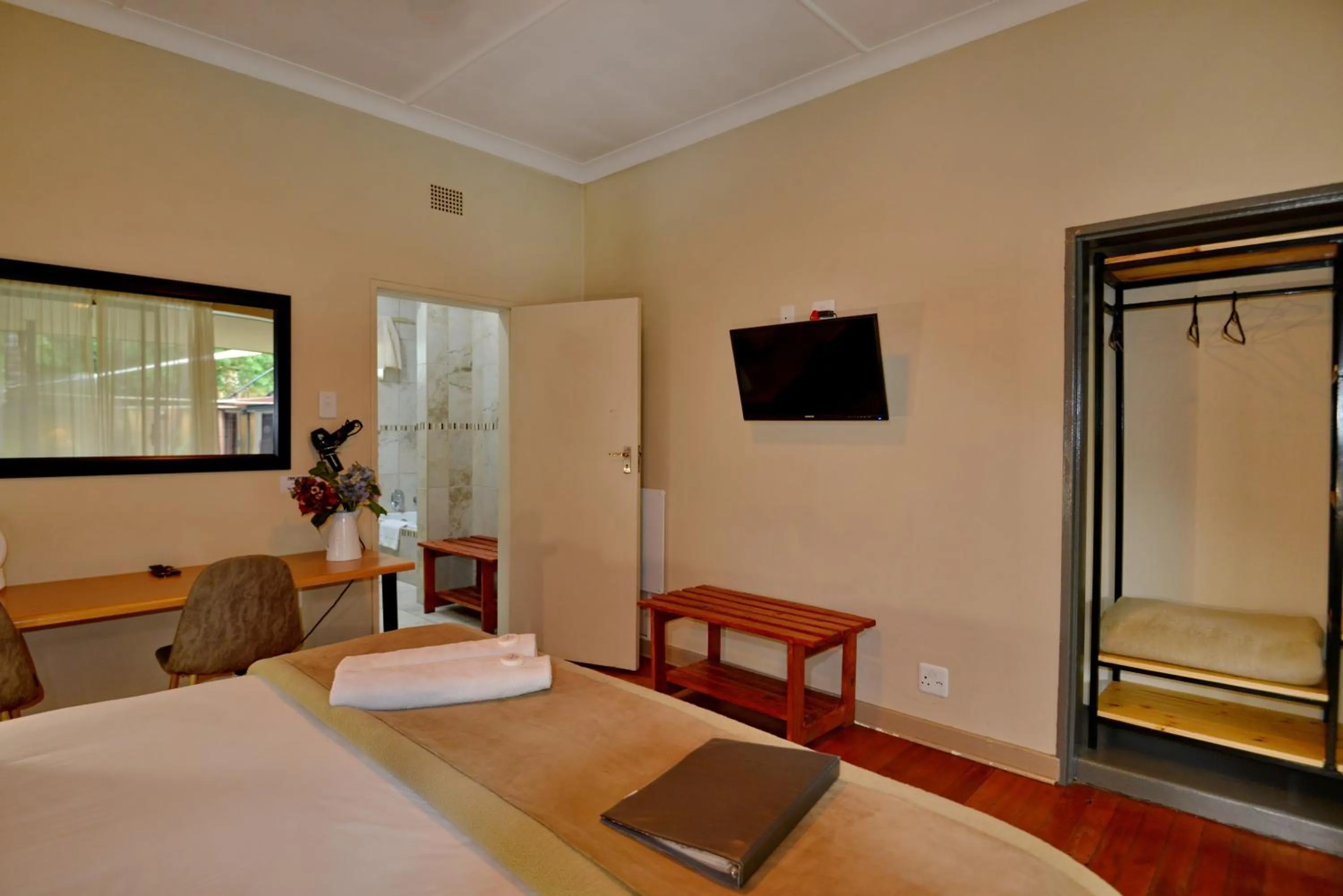 Bedroom, Bed in Sunrock Guesthouse