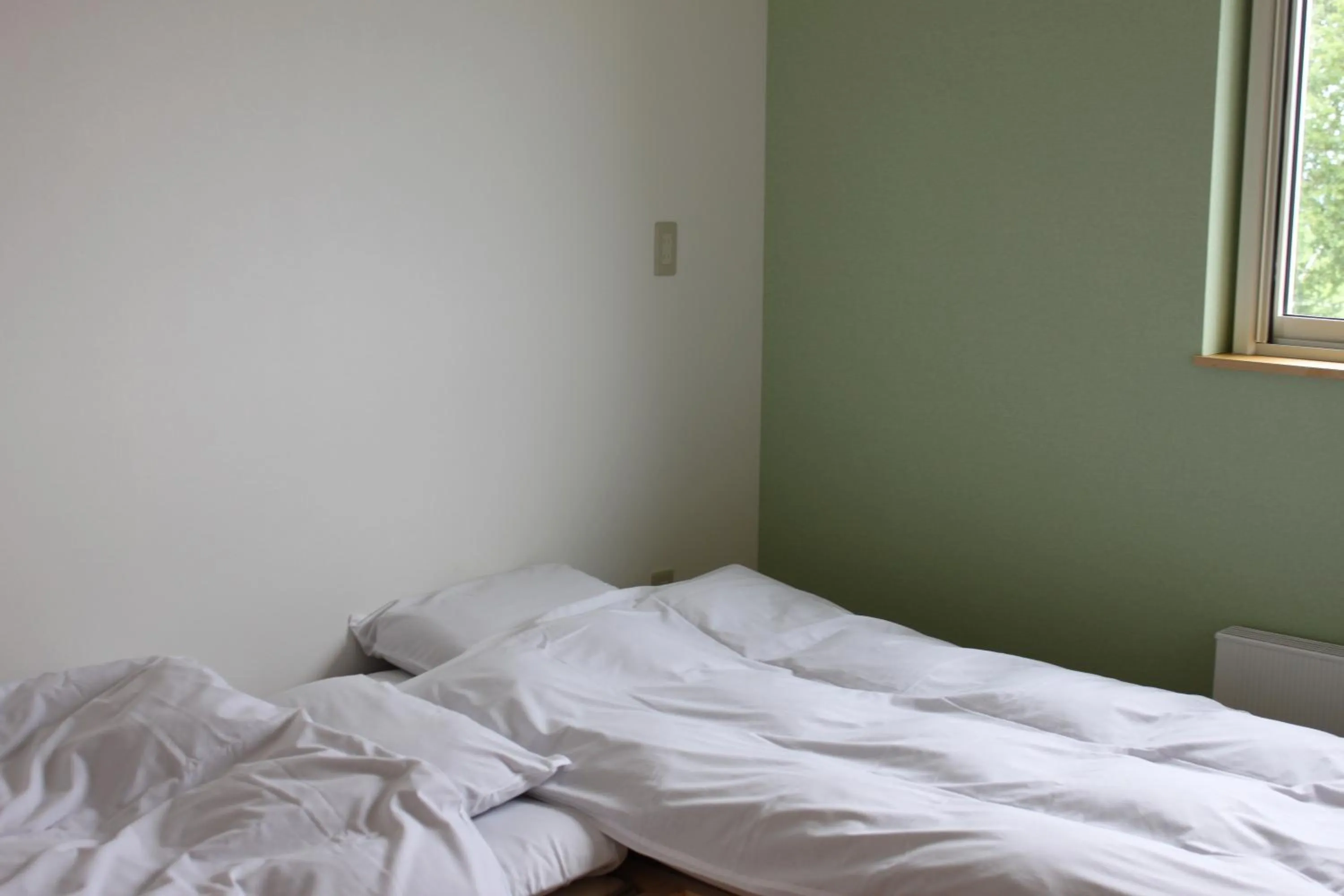 Bed in Niseko Guesthouse Nalu.