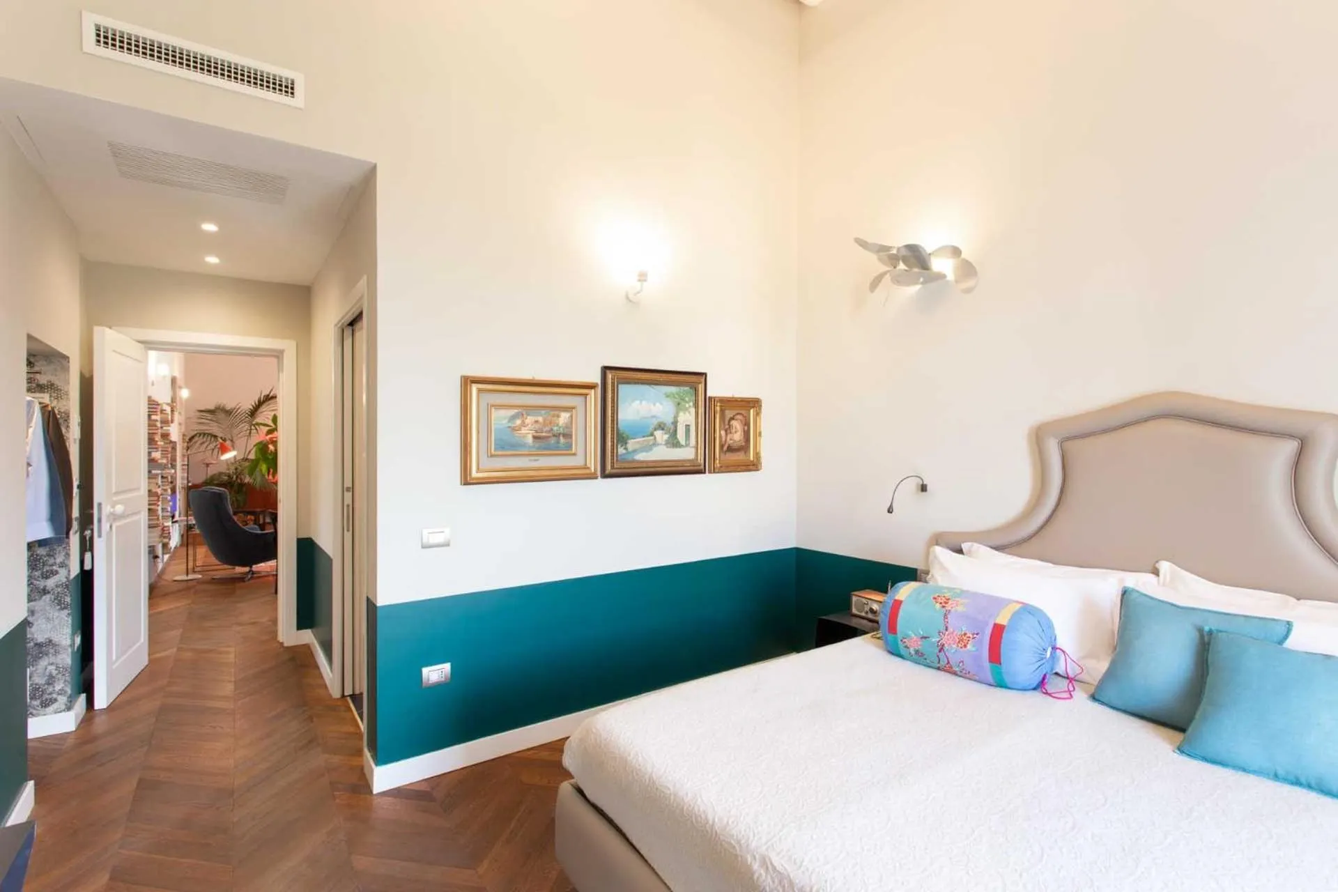 Decorative detail, Bed in Accademia 39