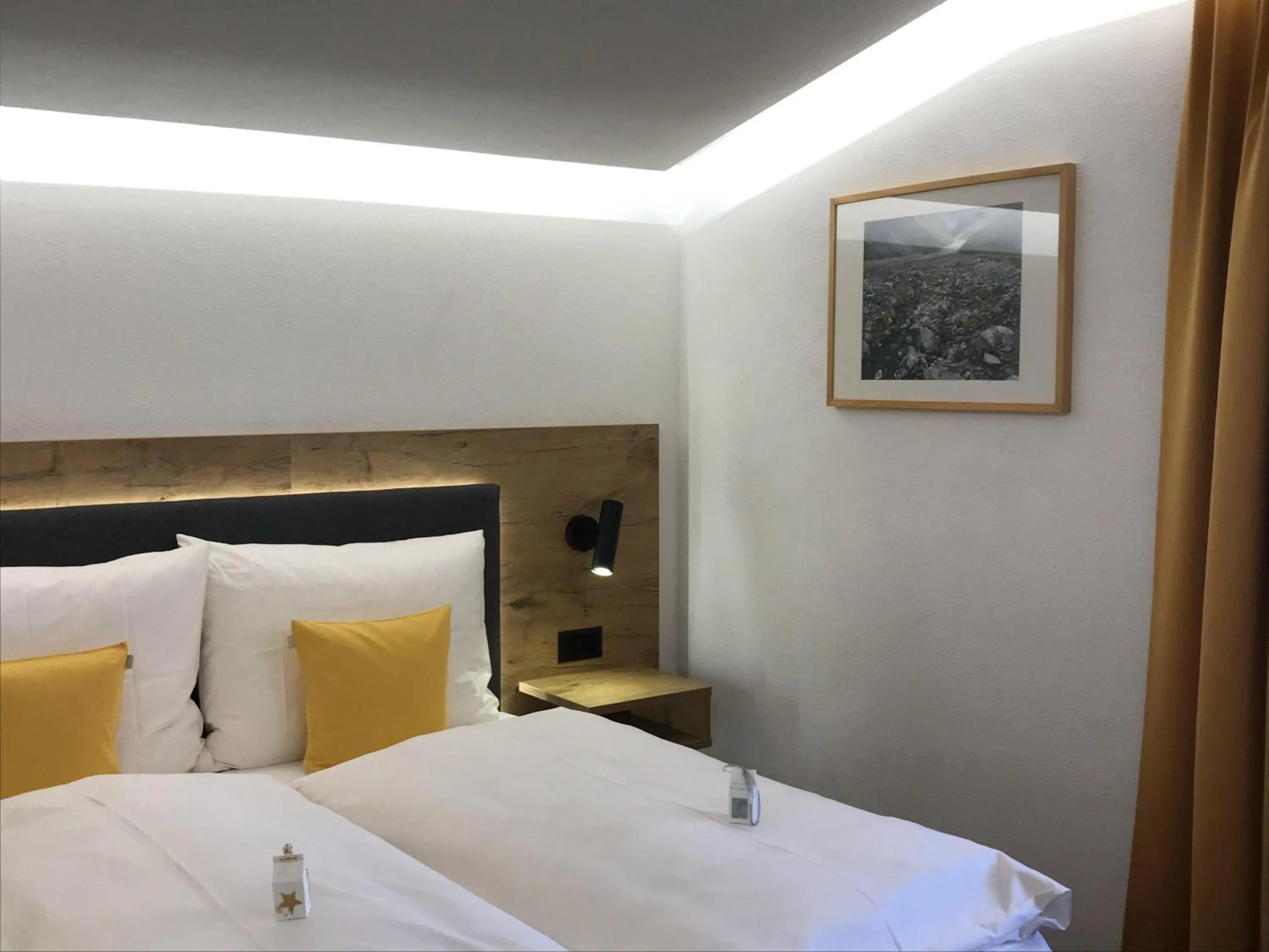 Photo of the whole room, Bed in Sonnenhotel Soldanella Sonneck