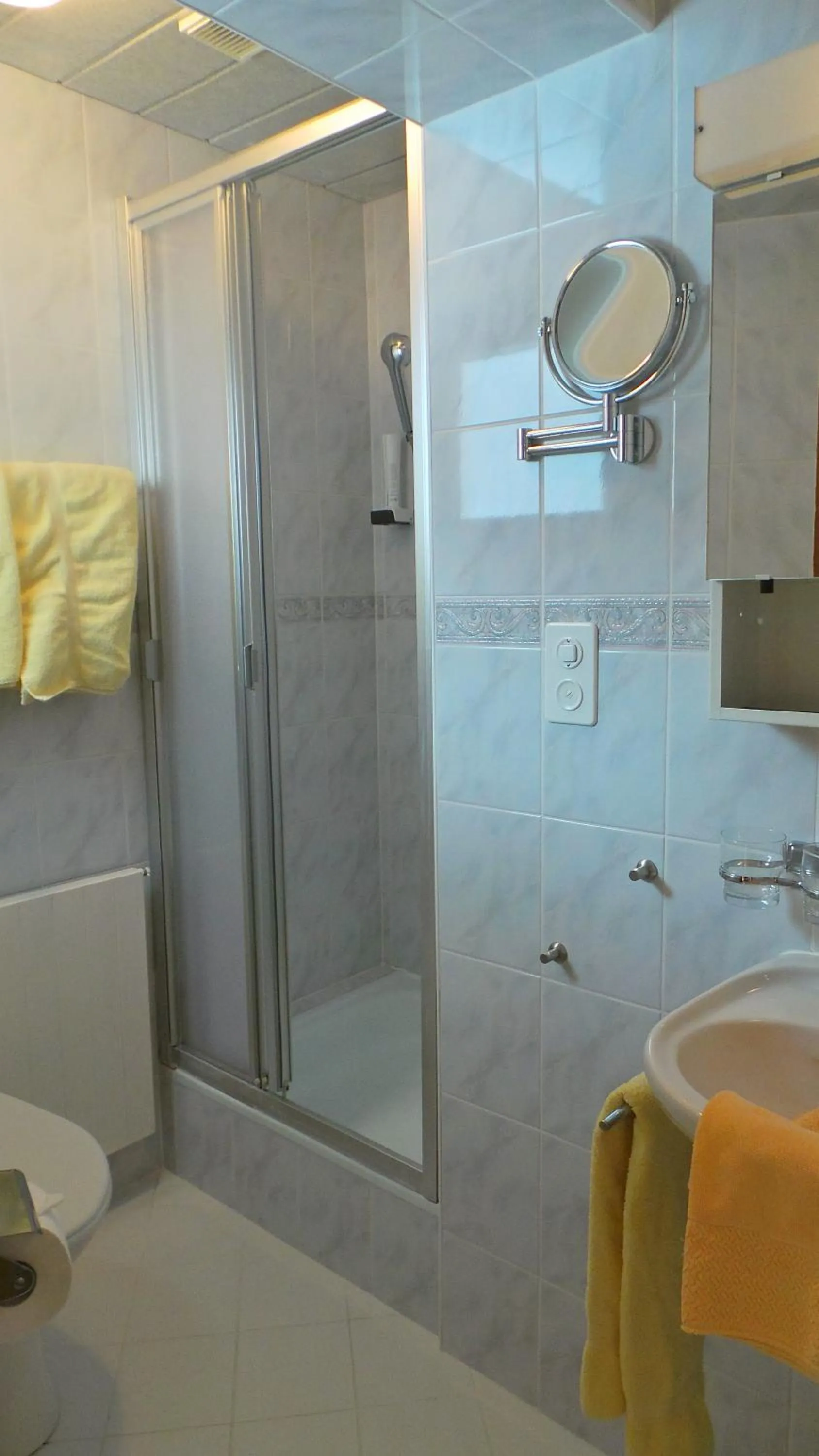 Bathroom in Sonnenhotel Soldanella Sonneck