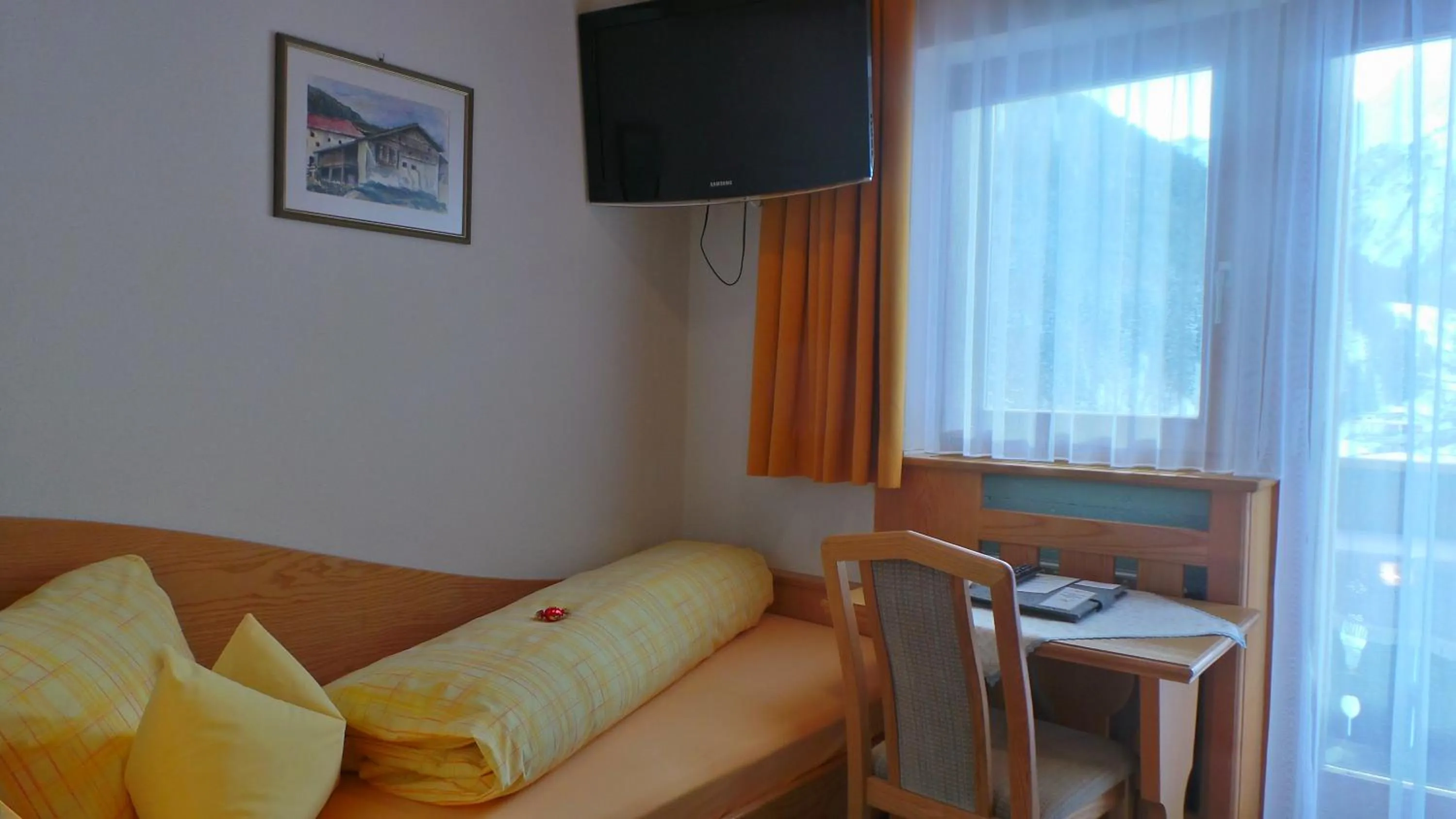 Photo of the whole room in Sonnenhotel Soldanella Sonneck