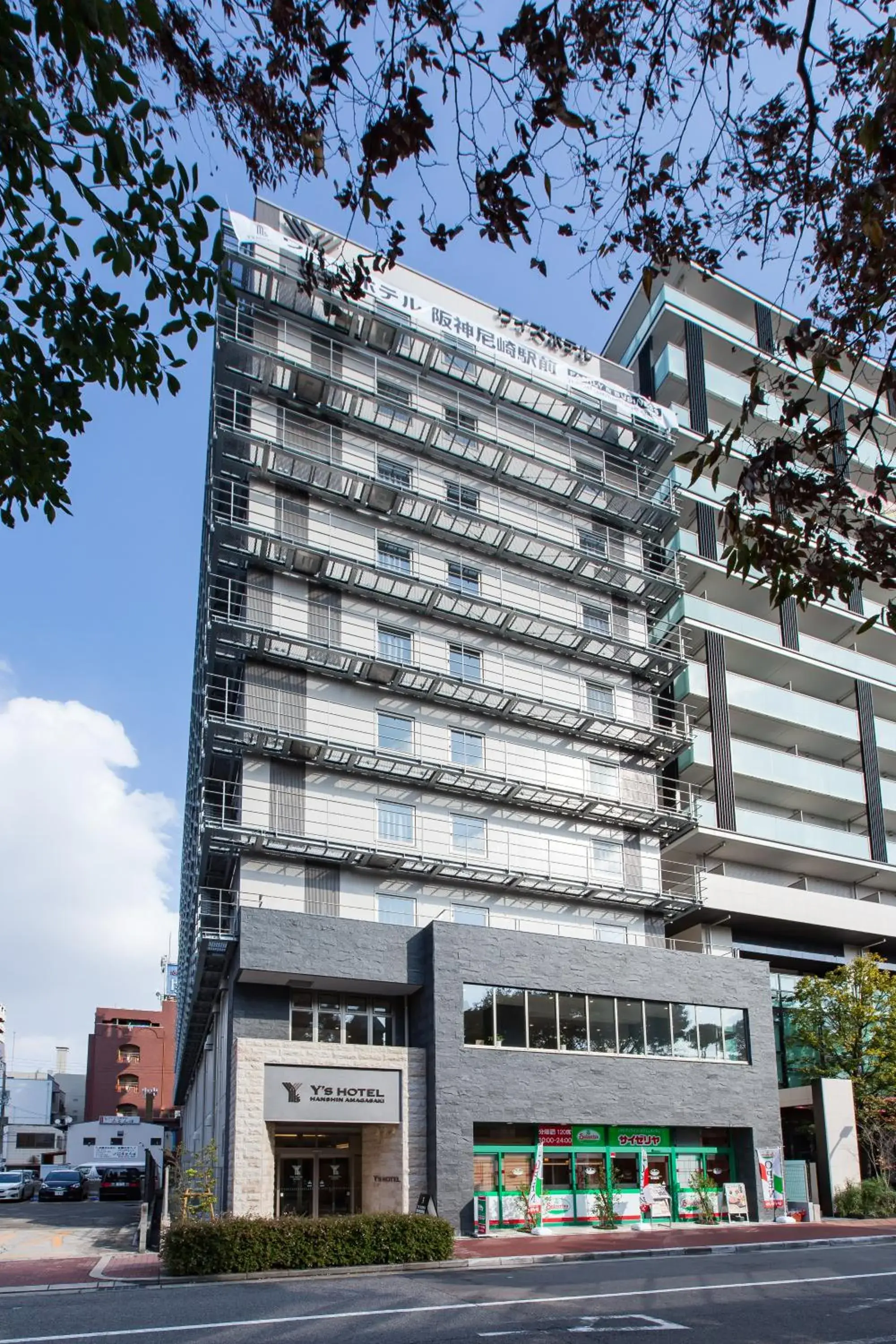 Facade/entrance in Y's HOTEL Hanshin Amagasaki Ekimae Facade/entrance in Y's HOTEL Hanshin Amagasaki Ekimae