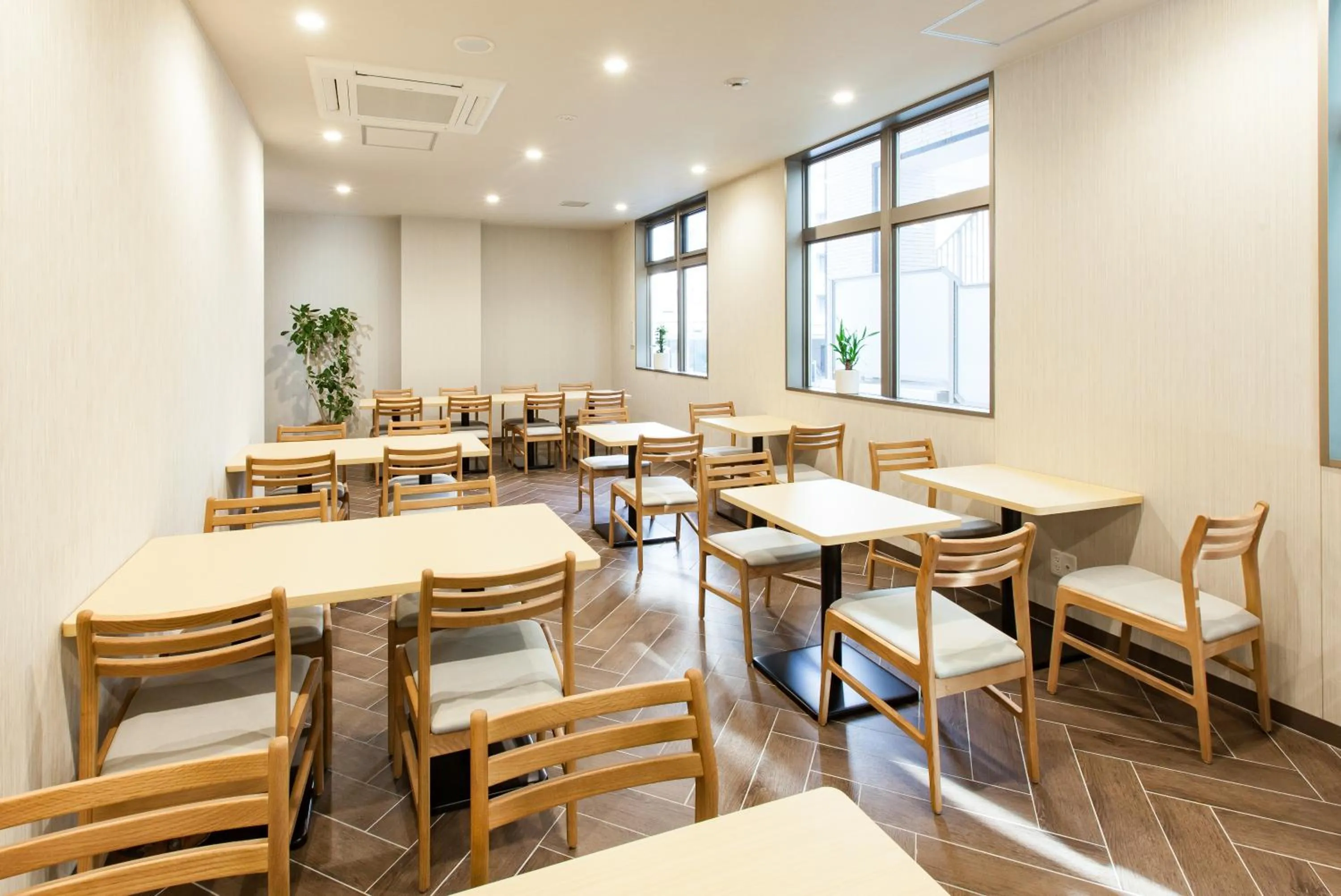 Communal lounge/ TV room in Y's HOTEL Hanshin Amagasaki Ekimae