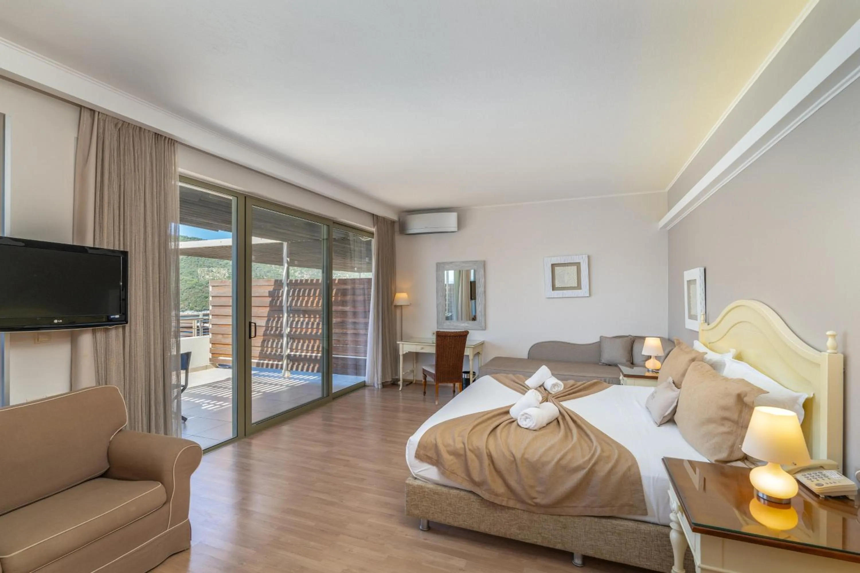 Bed in San Nicolas Resort Hotel