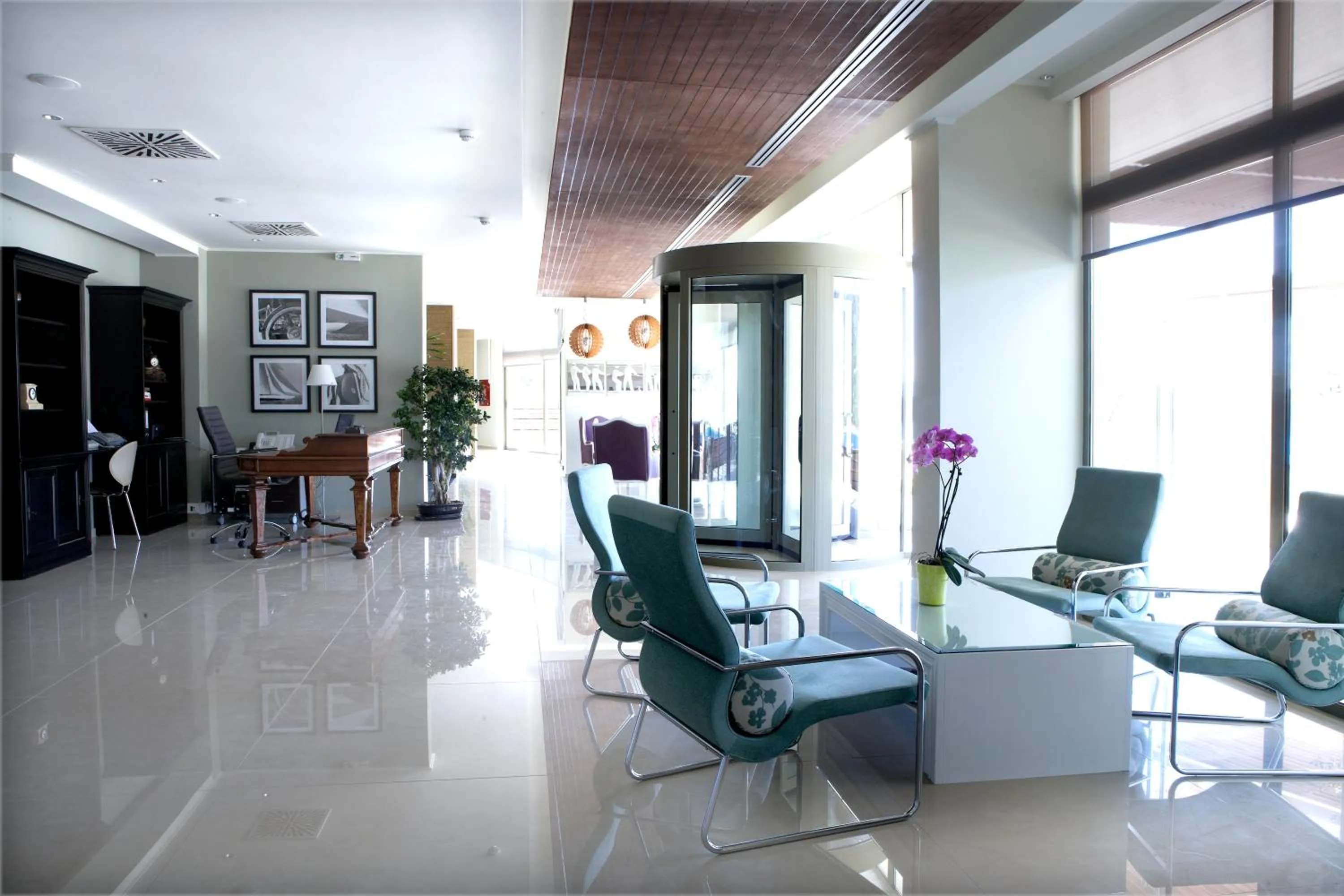 Seating area in San Nicolas Resort Hotel