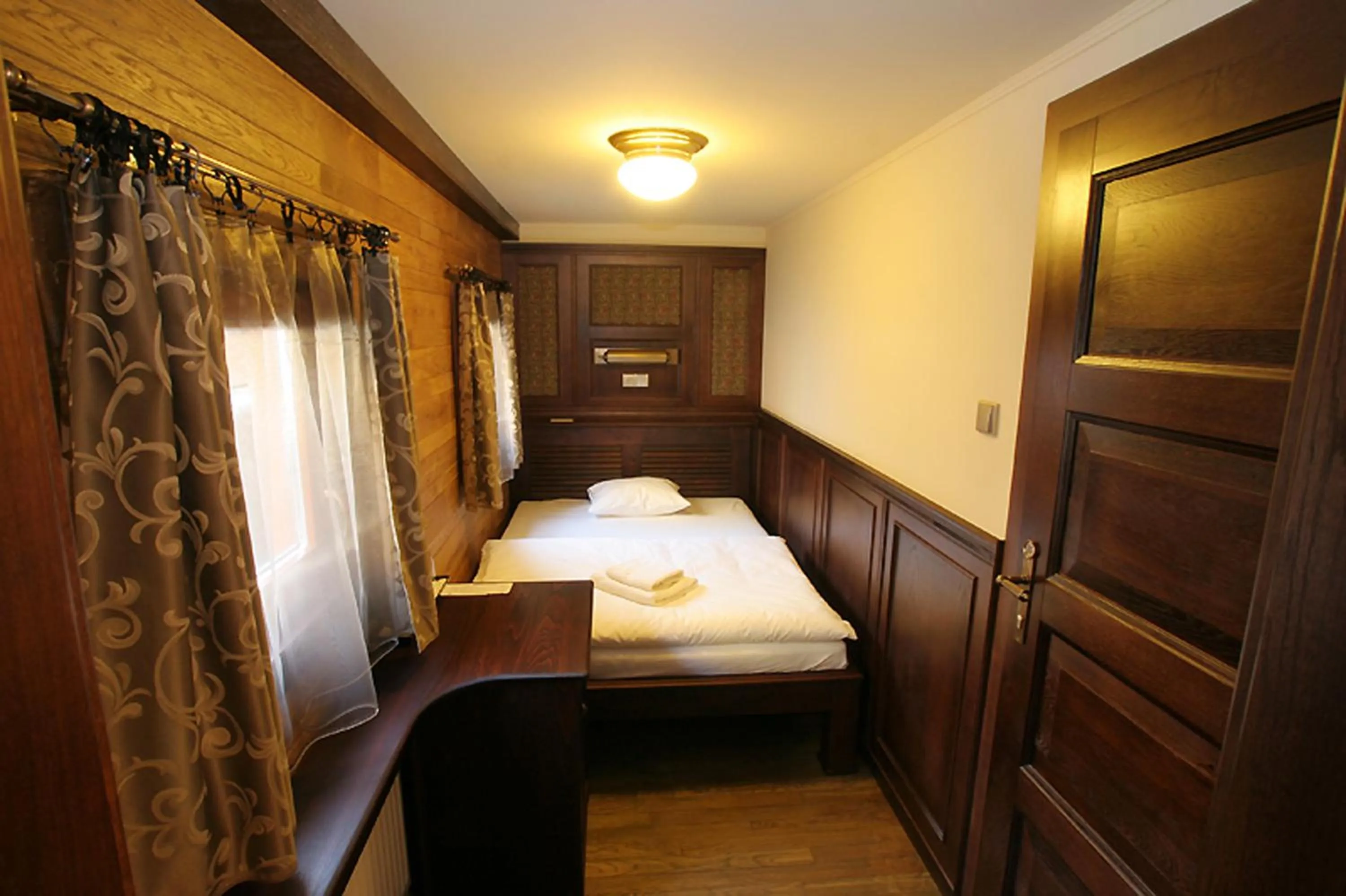 Photo of the whole room, Bed in Boat Hotel Matylda