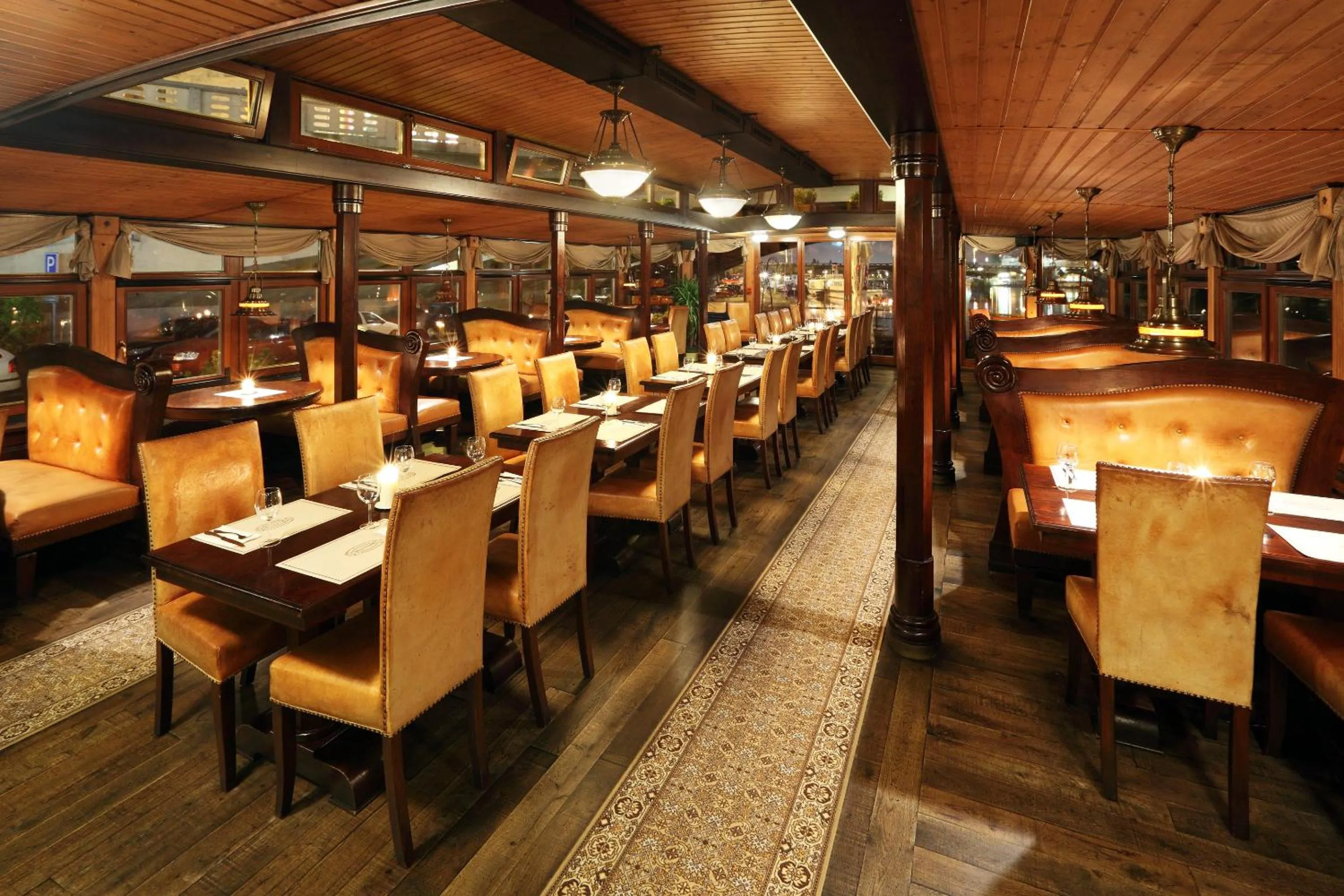 Restaurant/places to eat in Boat Hotel Matylda