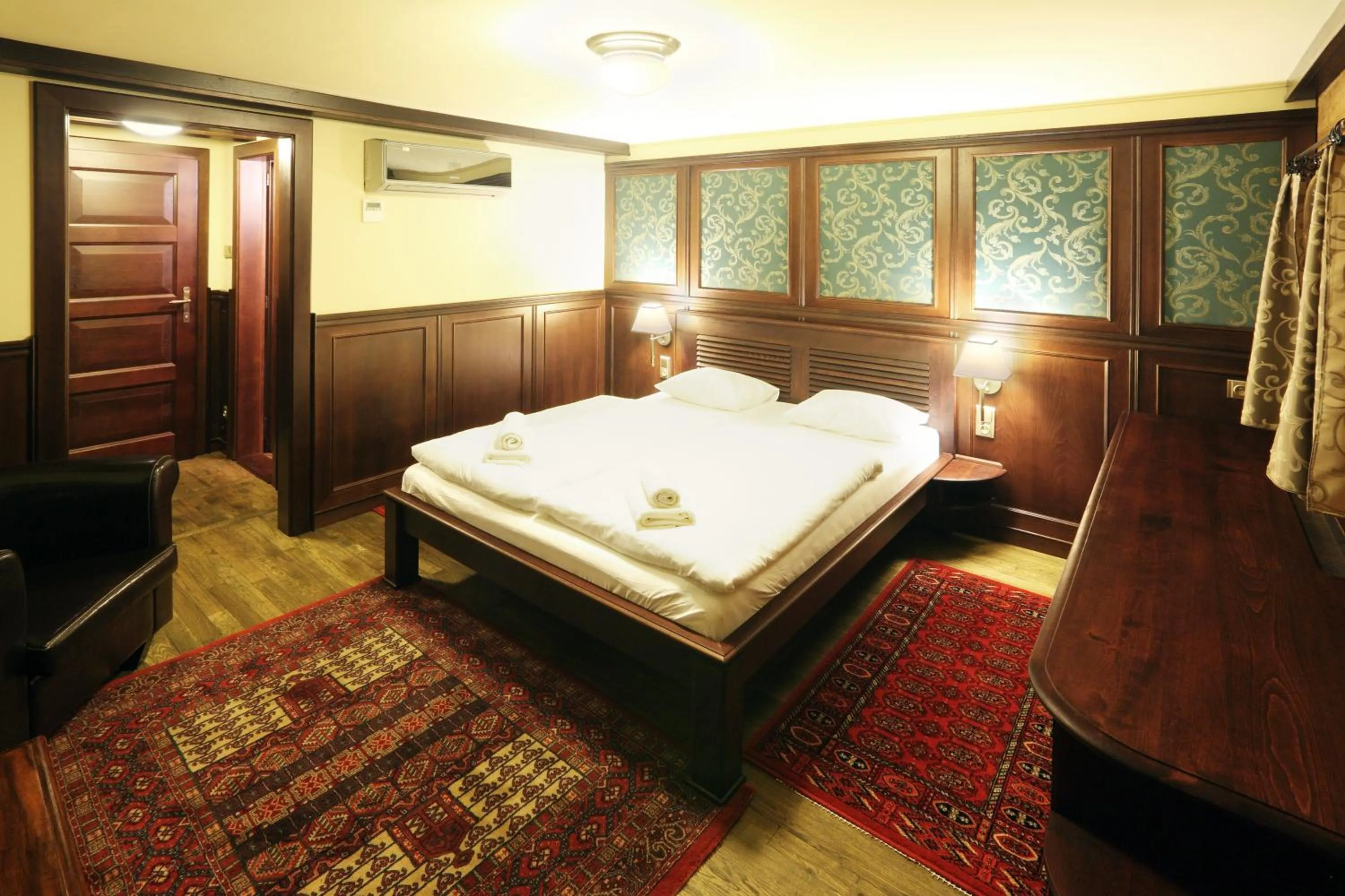 Photo of the whole room, Bed in Boat Hotel Matylda