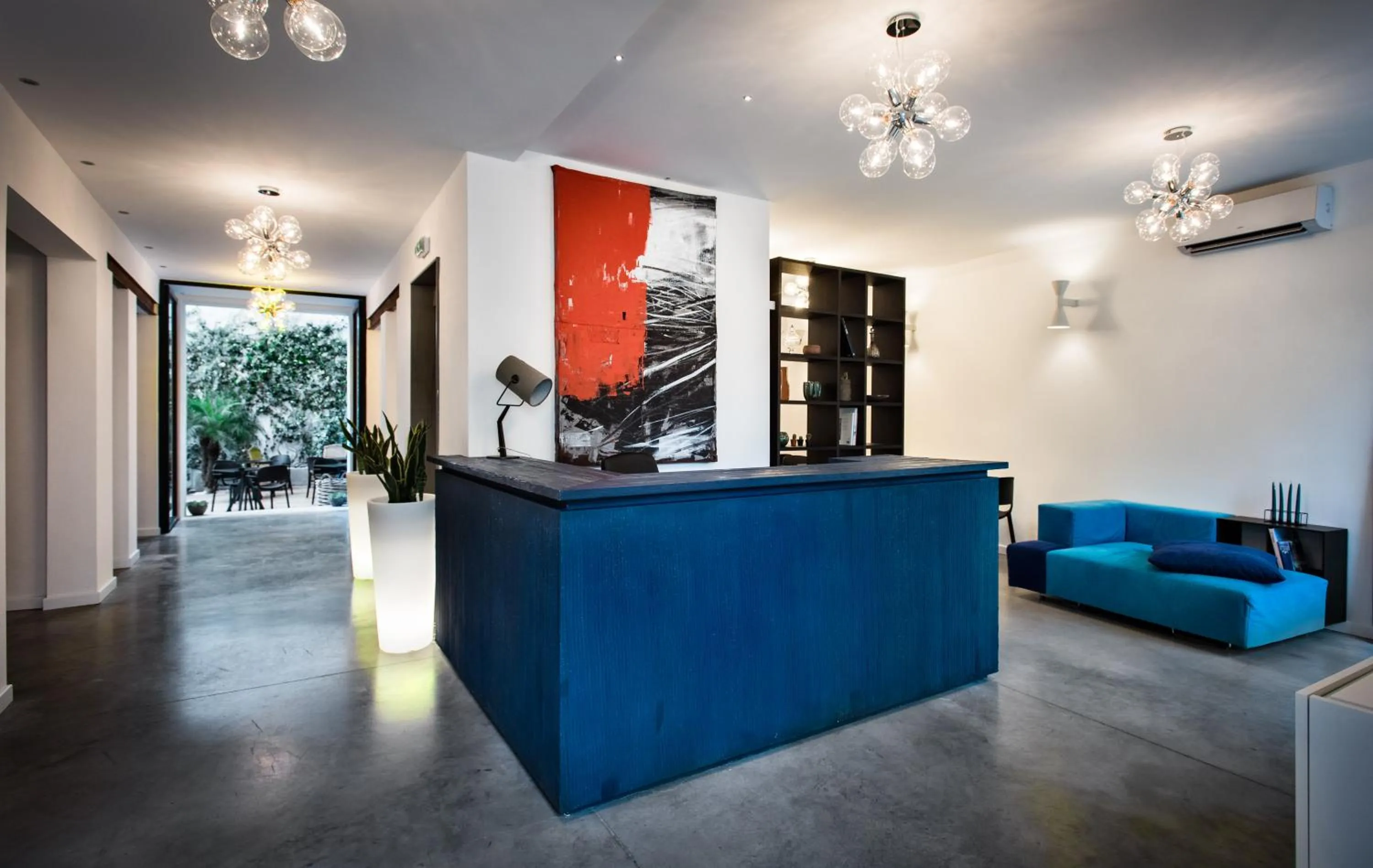 Communal lounge/ TV room in Teku Sardinia Boutique Hotel