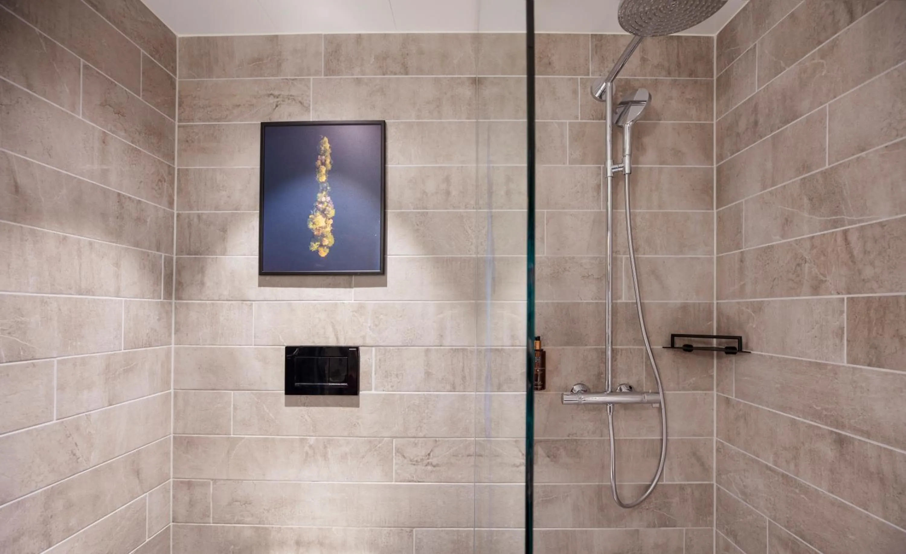 Shower in Clarion Hotel The Hub