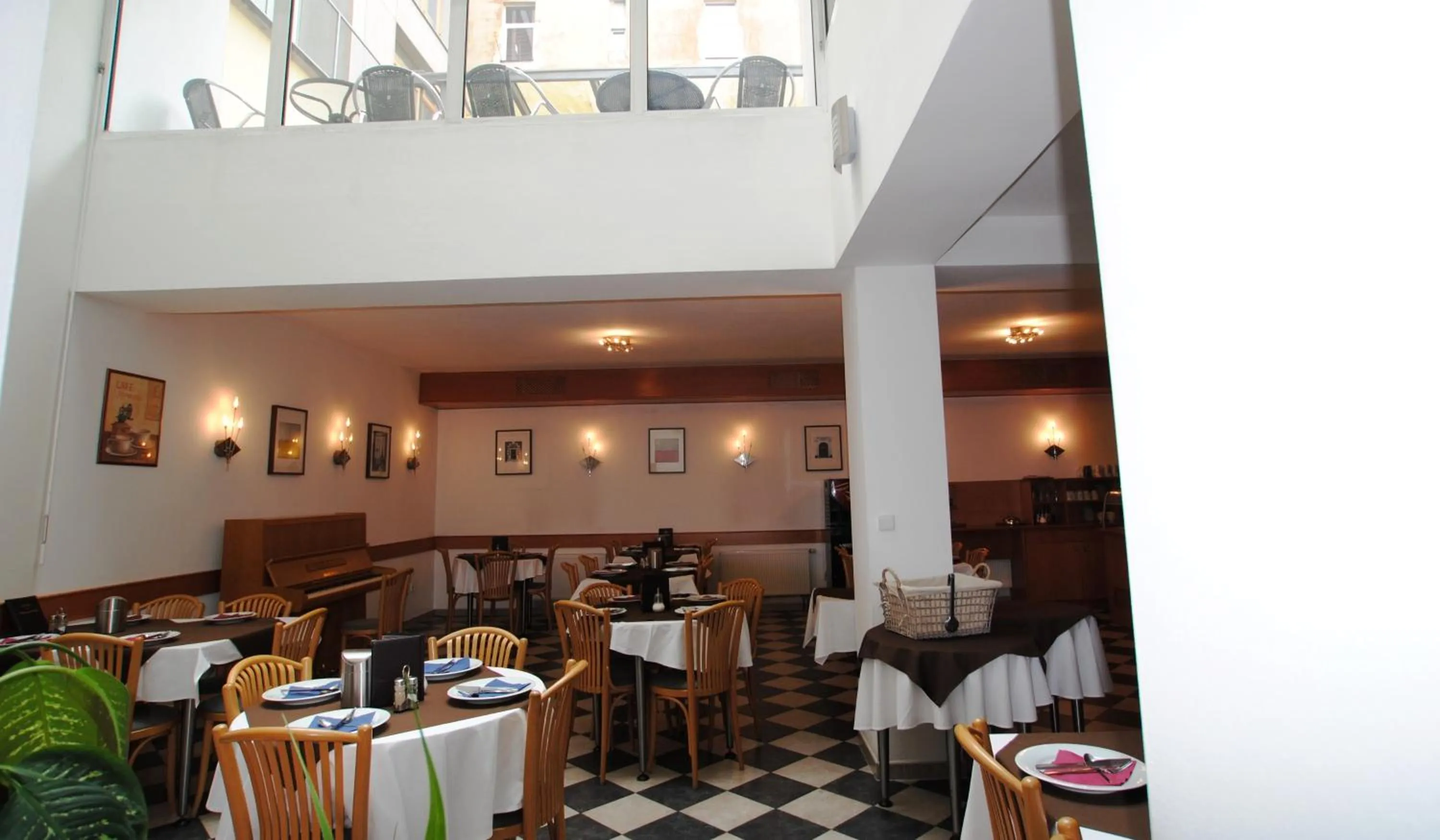 Restaurant/places to eat in Augustus et Otto Hotel