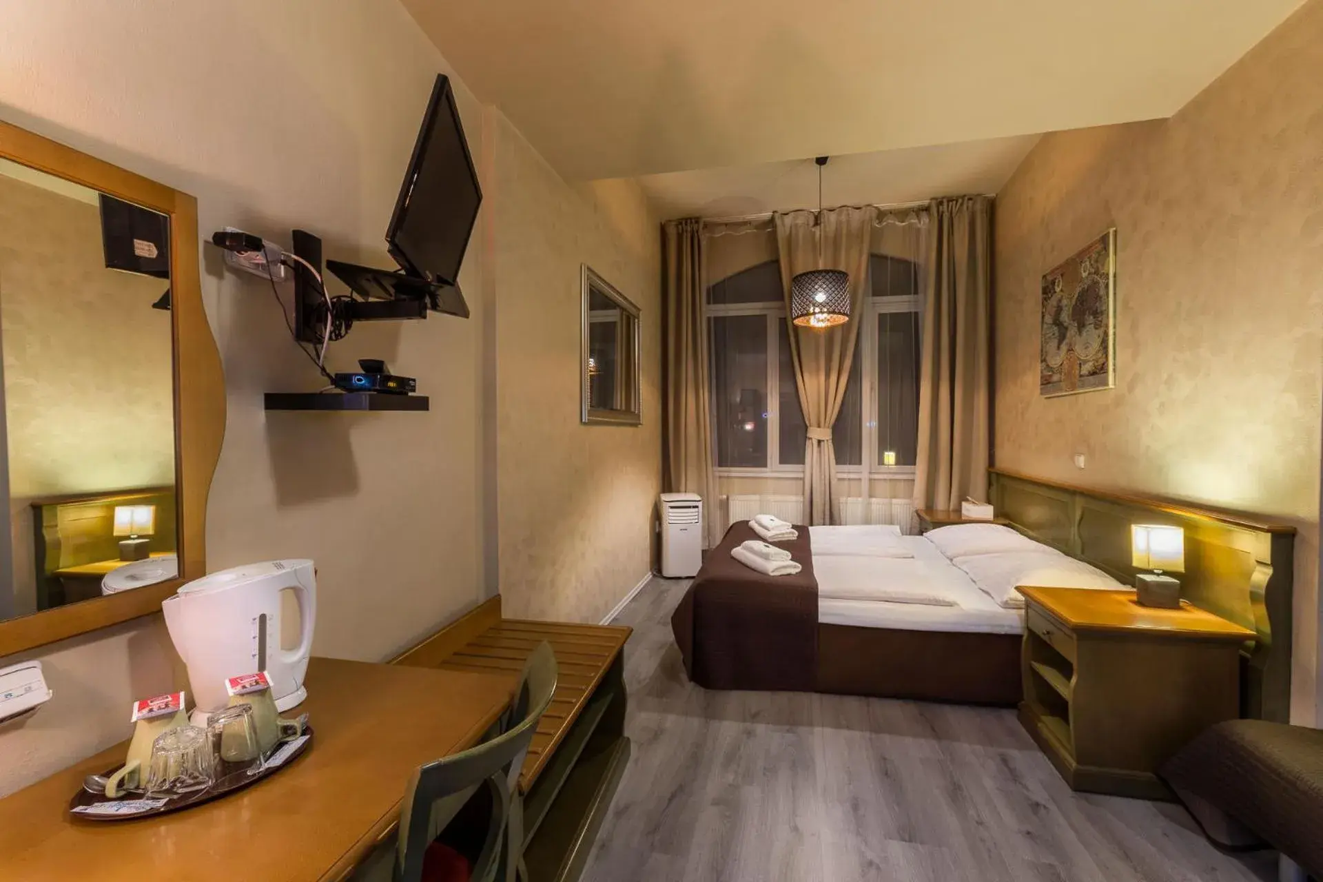 Bedroom, Bed in Augustus et Otto Hotel Bedroom, Bed in Augustus et Otto Hotel