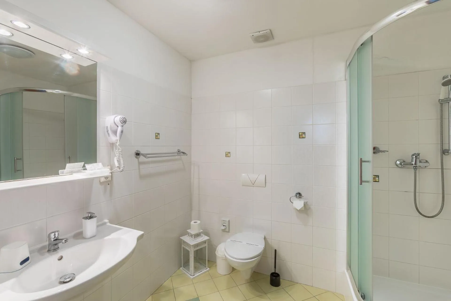 Bathroom in Augustus et Otto Hotel