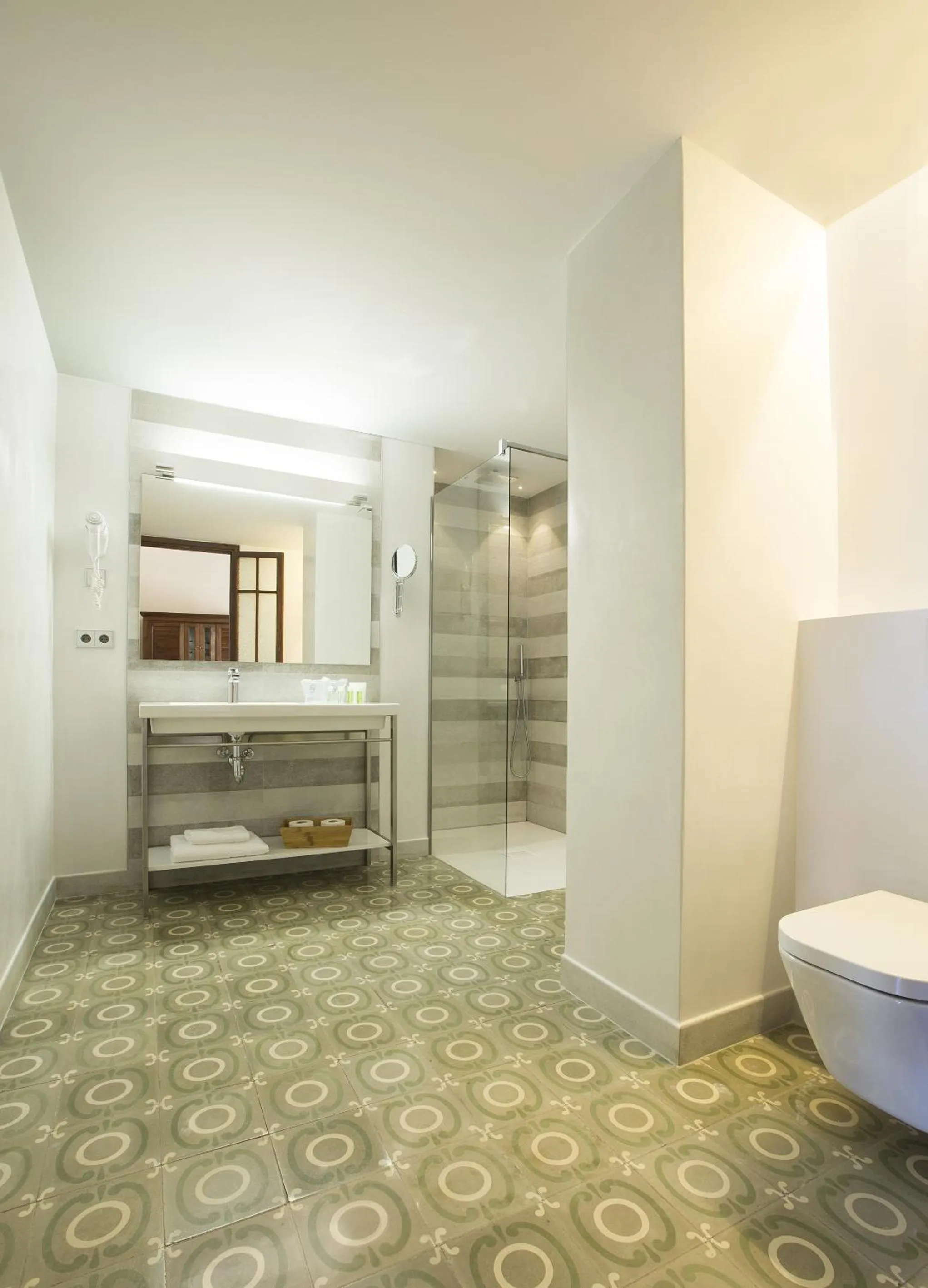 Bathroom in Hotel y Apartamentos DES PUIG