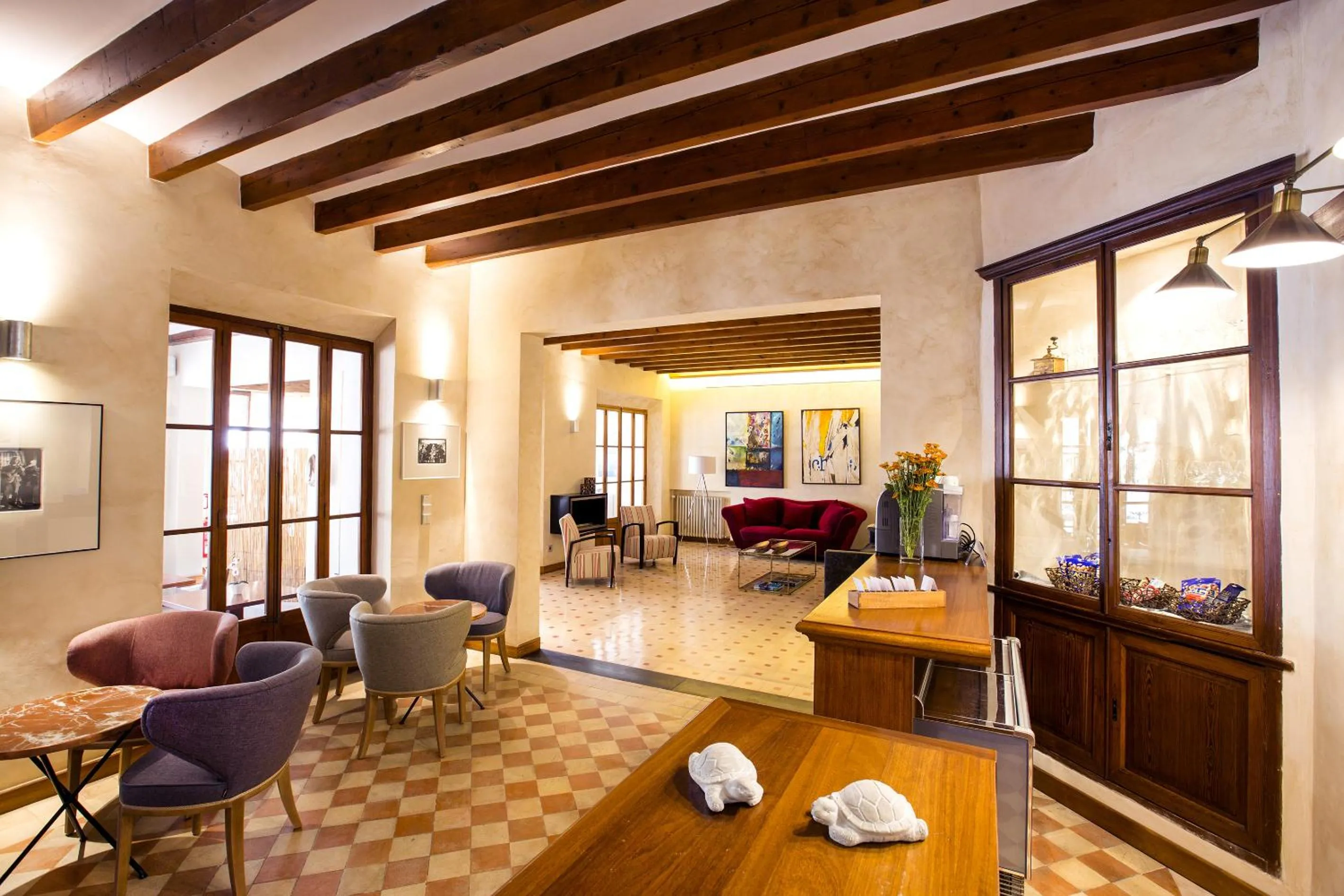 Communal lounge/ TV room in Hotel y Apartamentos DES PUIG