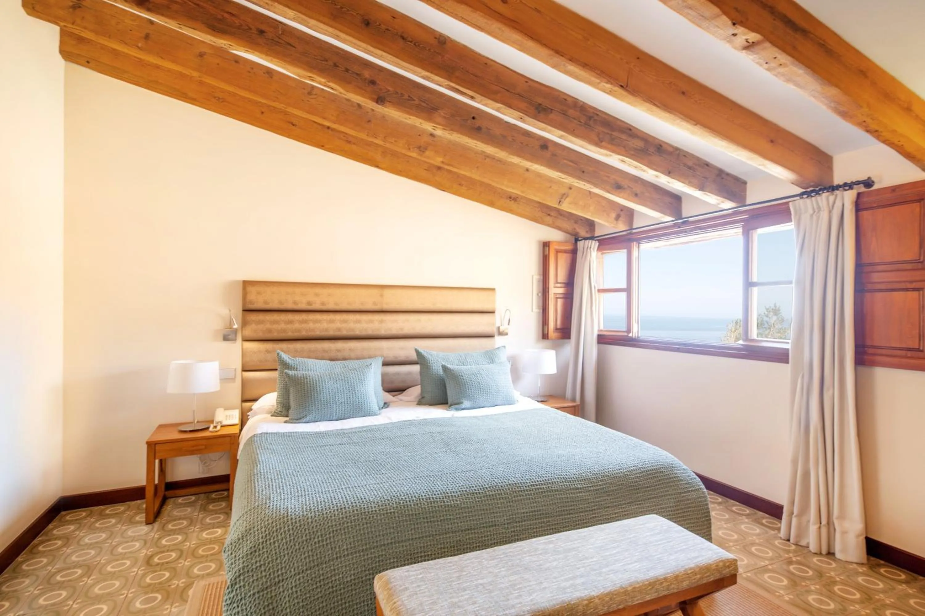 Bedroom, Bed in Hotel y Apartamentos DES PUIG