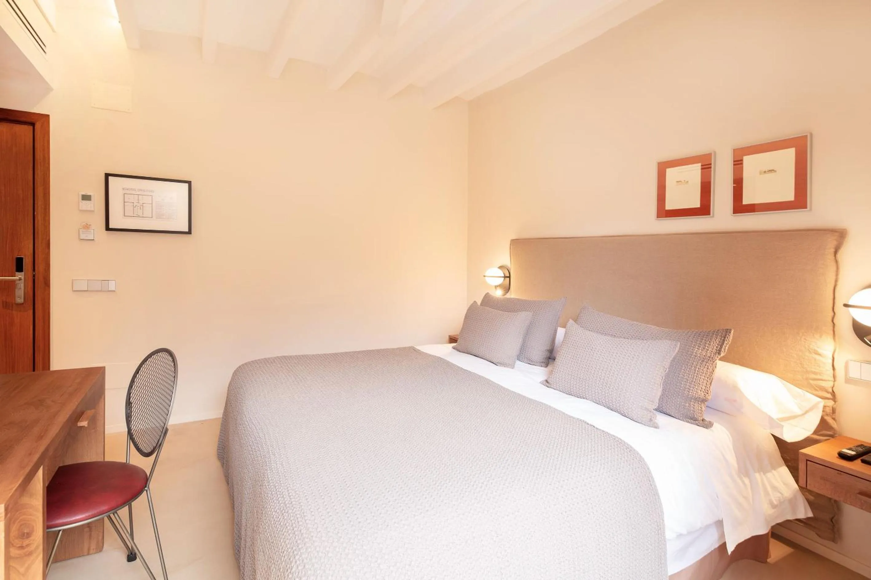 Bedroom, Bed in Hotel y Apartamentos DES PUIG