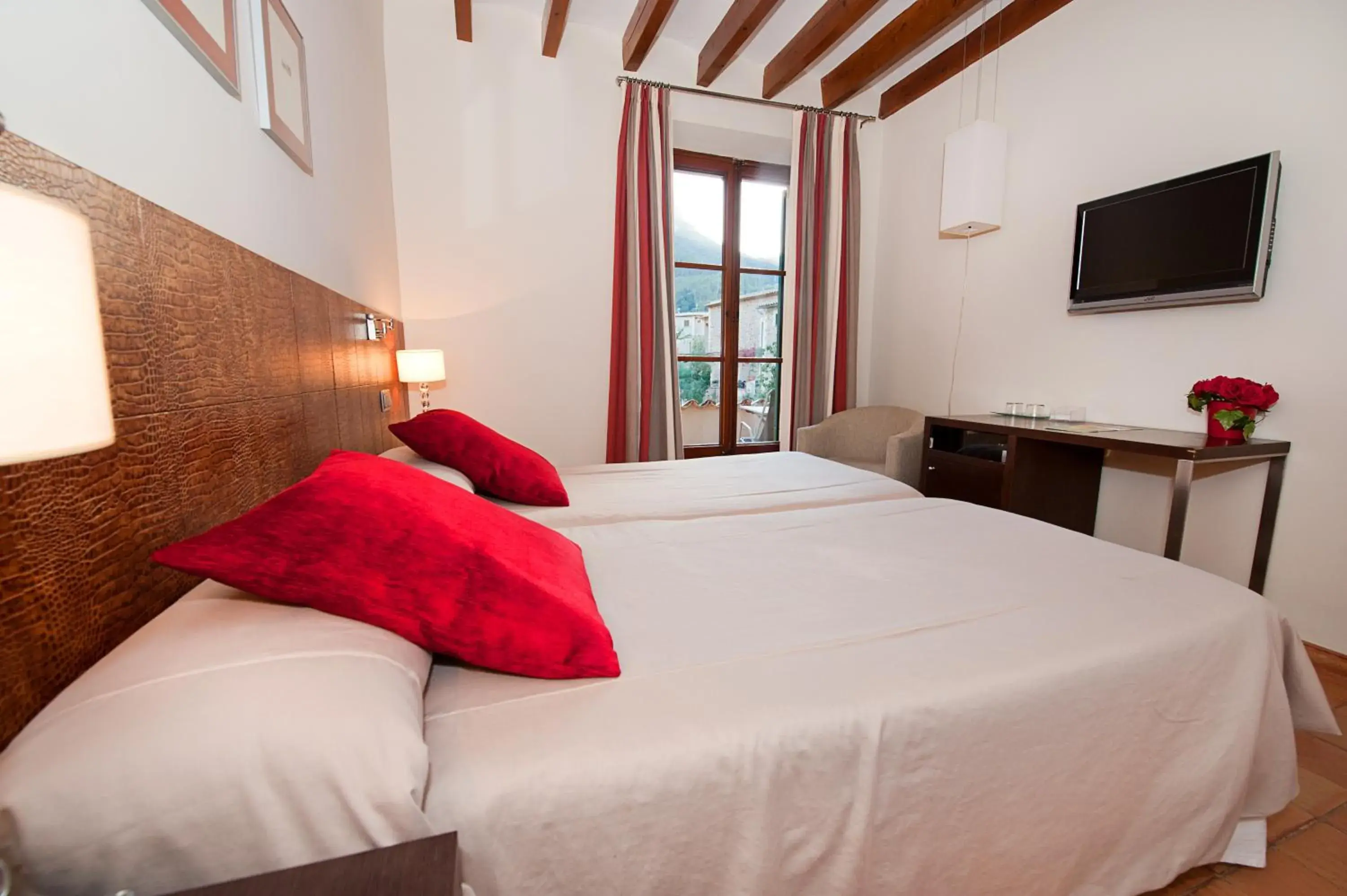 Twin Room in Hotel y Apartamentos DES PUIG Twin Room in Hotel y Apartamentos DES PUIG