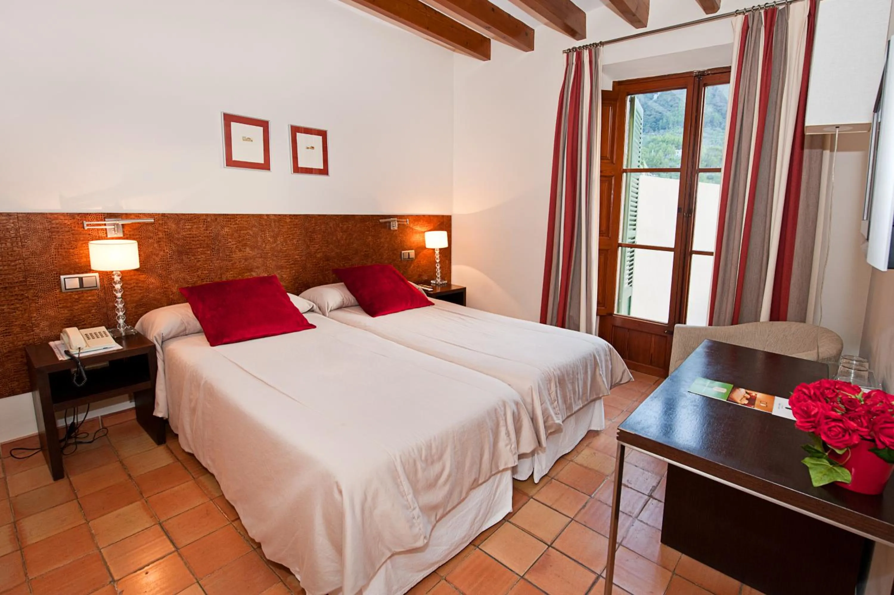 Twin Room in Hotel y Apartamentos DES PUIG