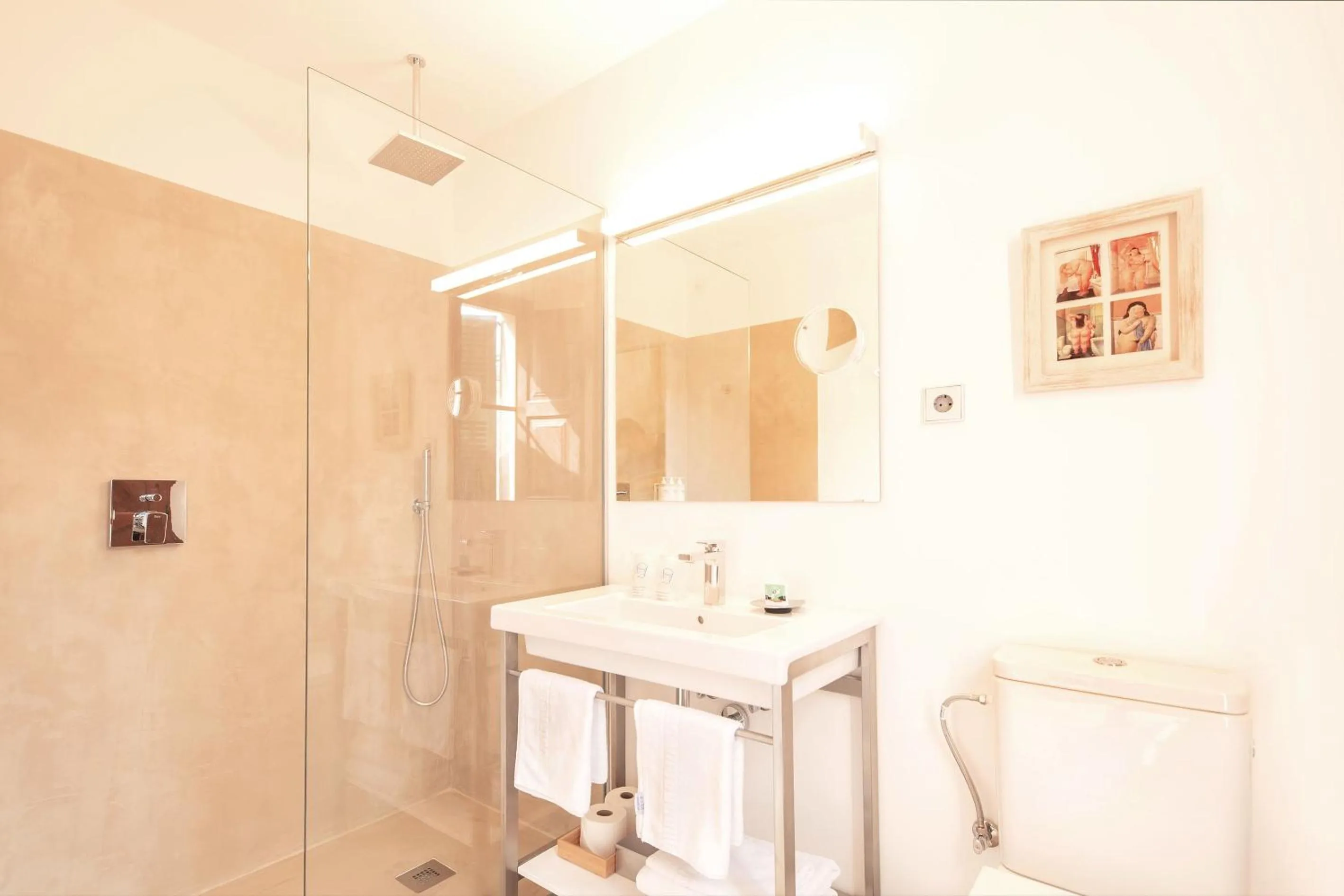 Bathroom in Hotel y Apartamentos DES PUIG