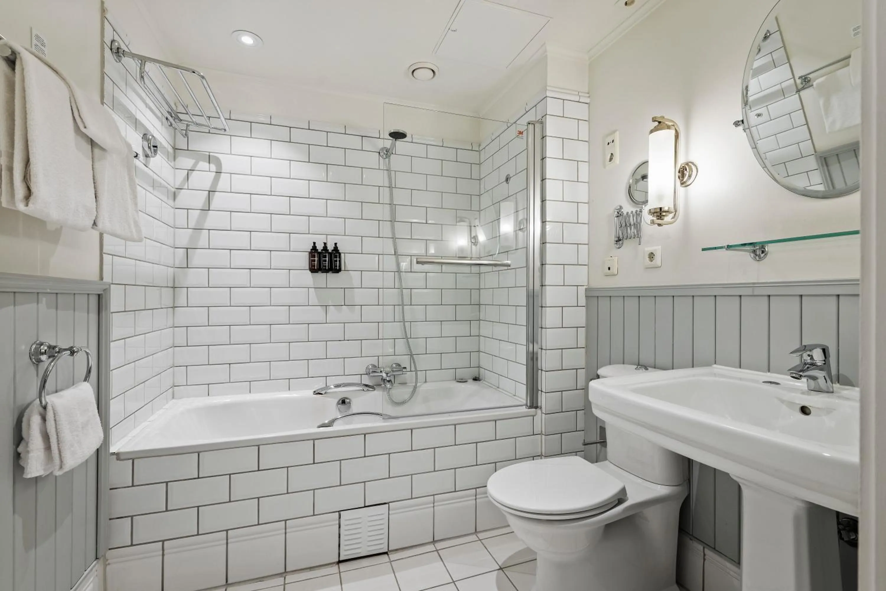 Bathroom in Home Hotel Bastion