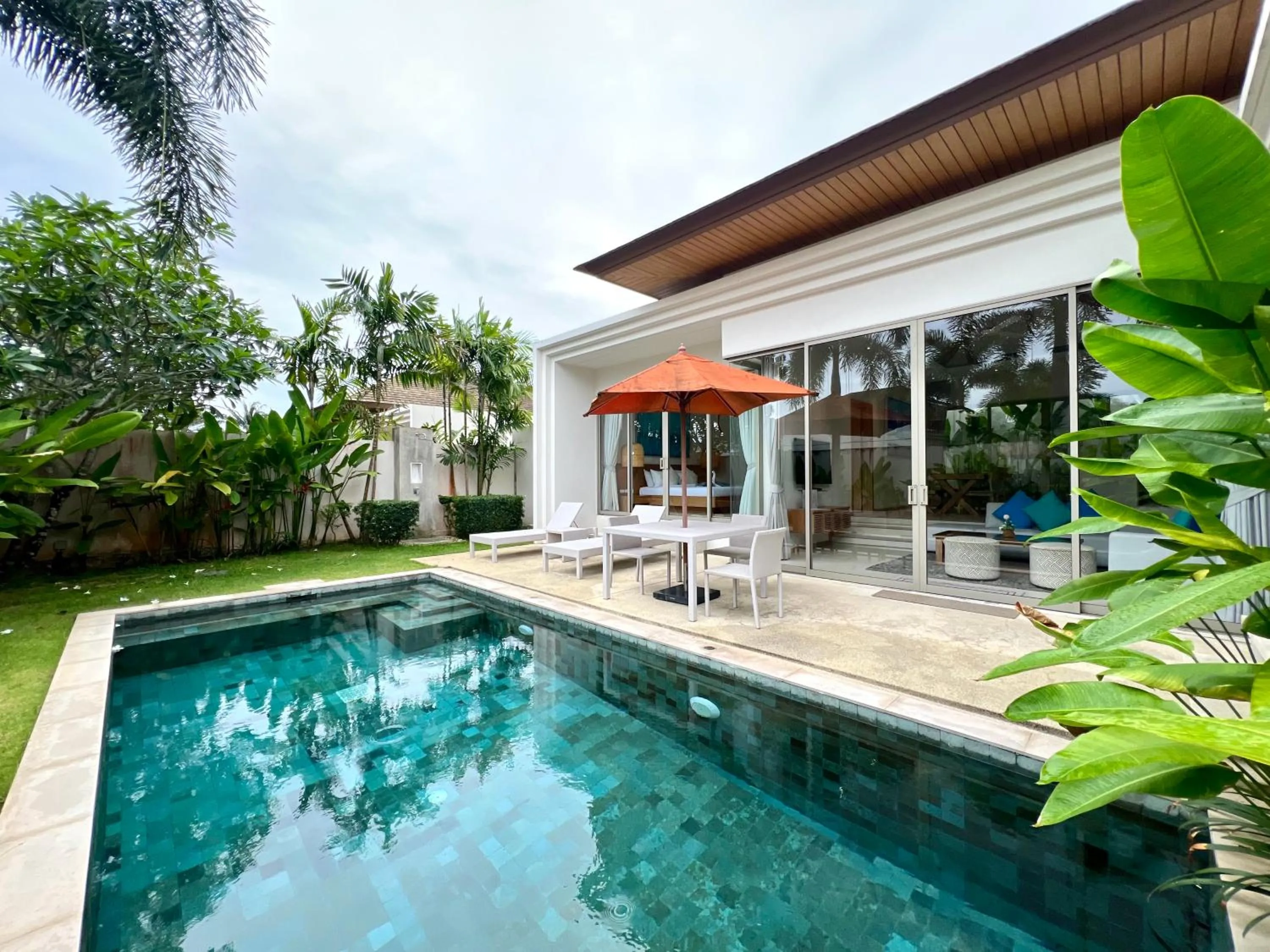 Garden view in Trichada Villas by RESAVA